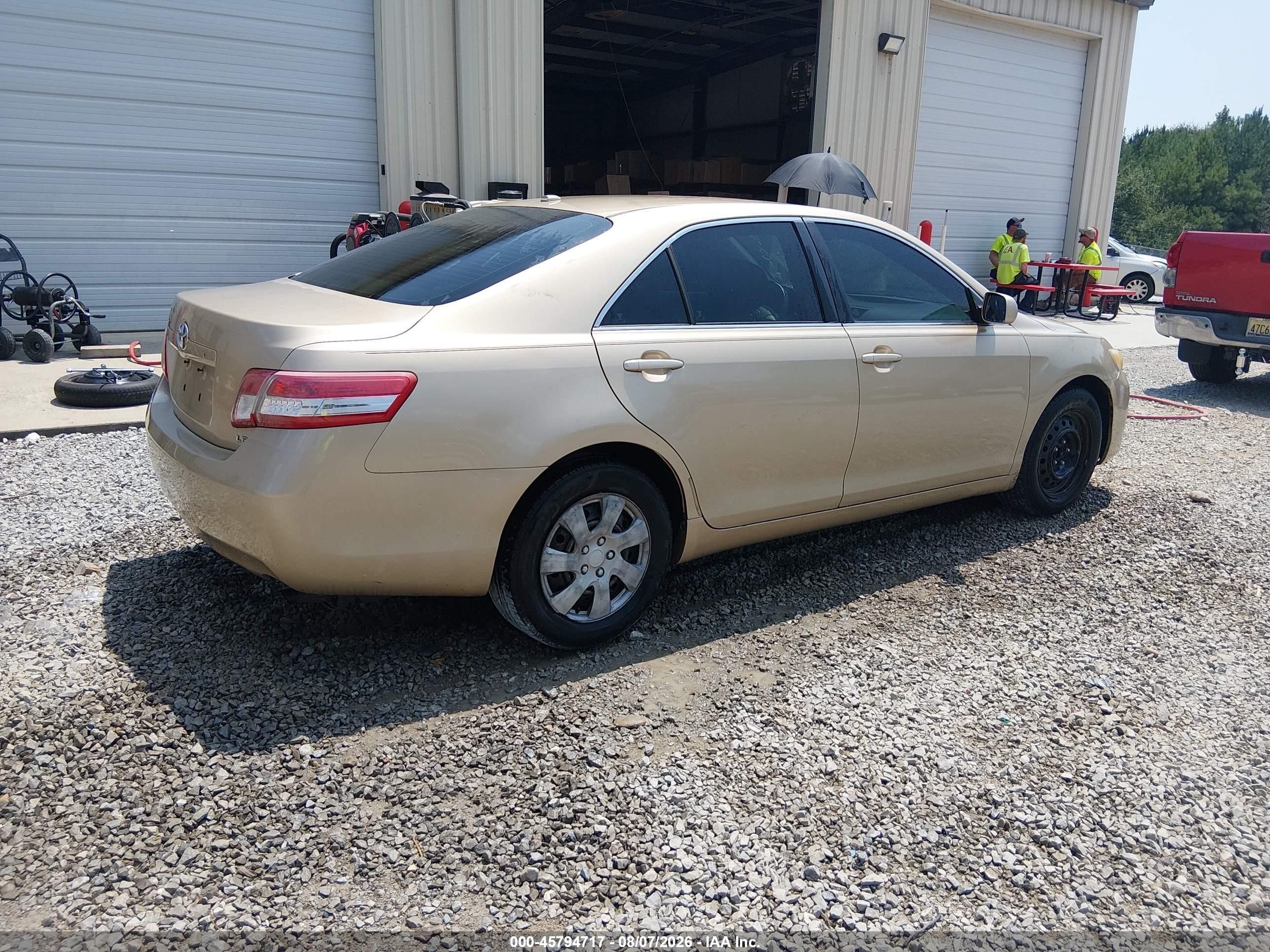 2011 Toyota Camry Le Gold vin: 4T1BF3EK5BU221801