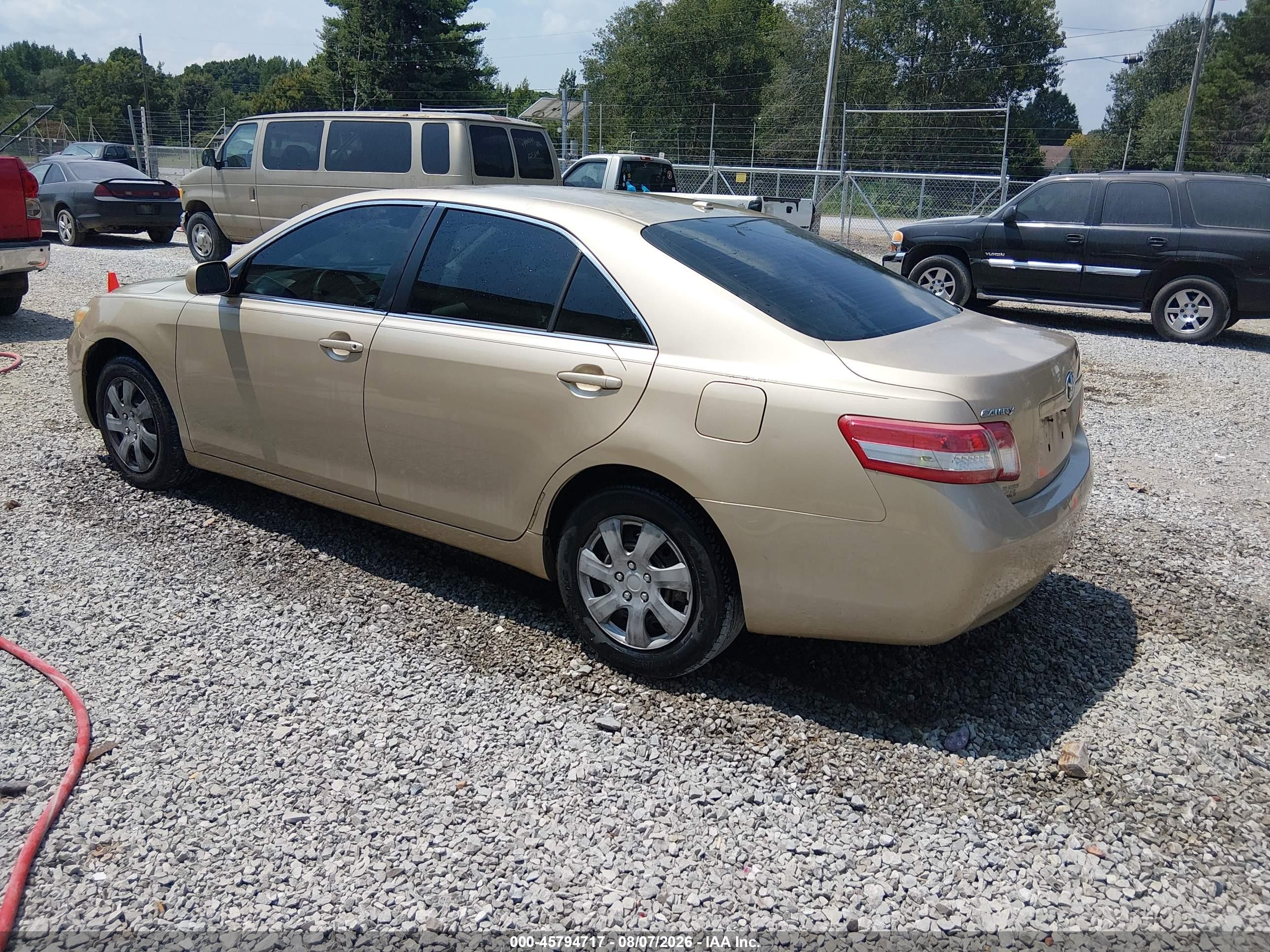2011 Toyota Camry Le Gold vin: 4T1BF3EK5BU221801