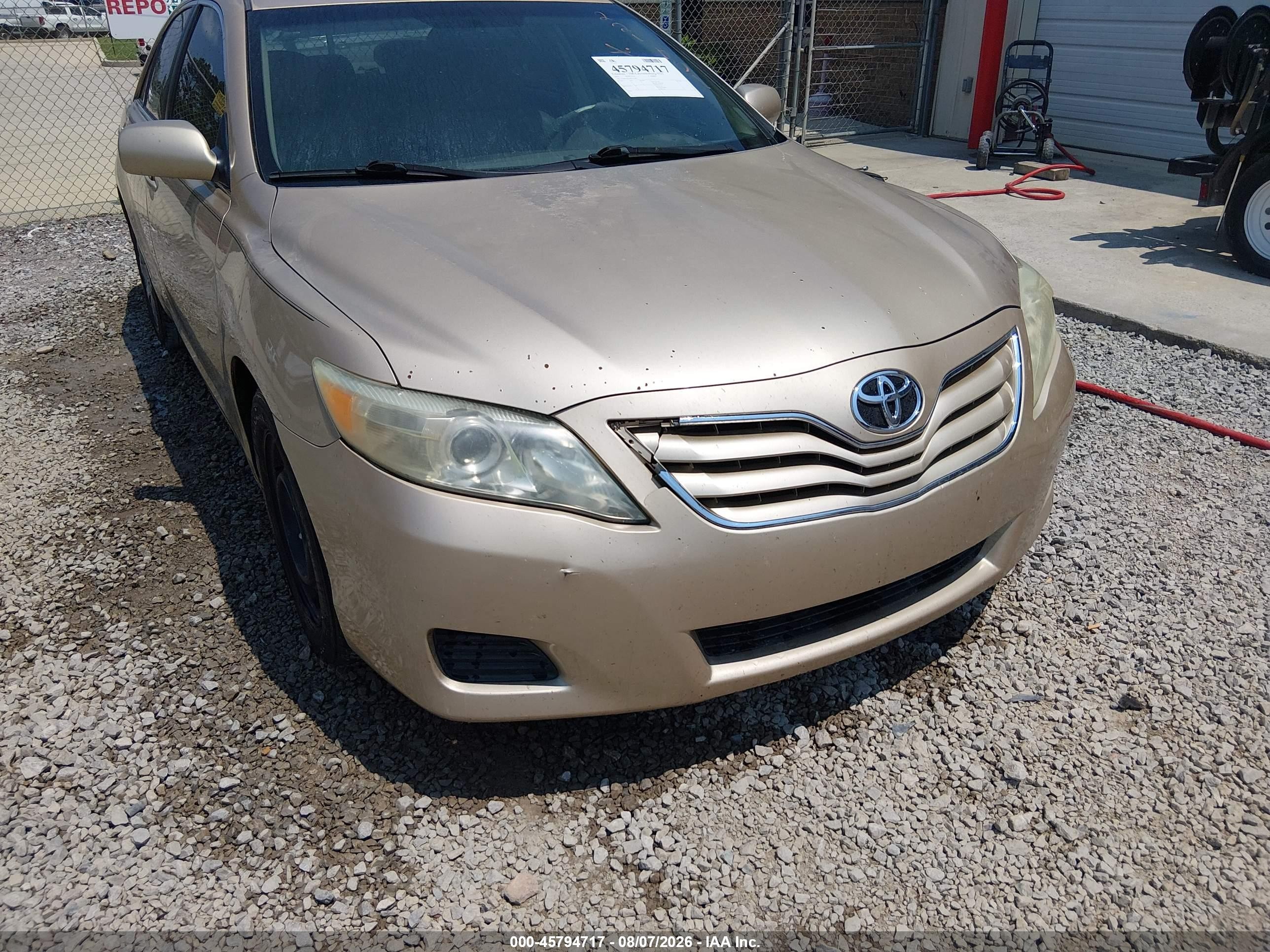 2011 Toyota Camry Le Gold vin: 4T1BF3EK5BU221801