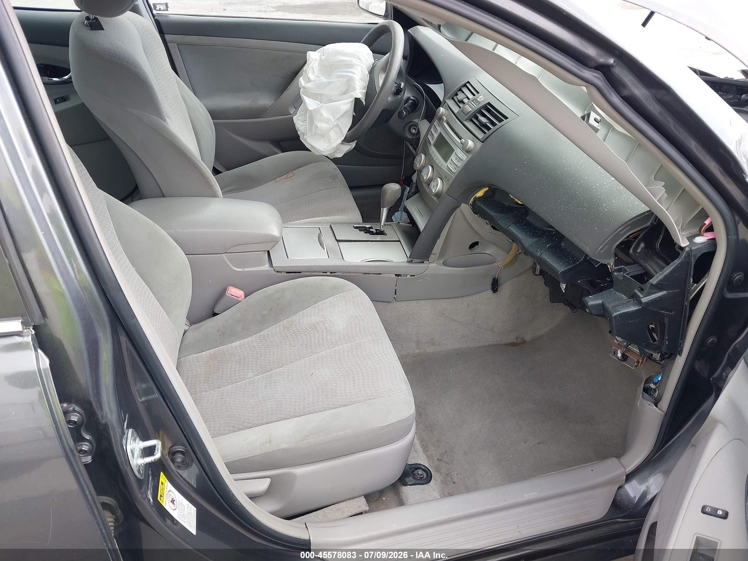 2011 Toyota Camry Le Gray vin: 4T1BF3EK5BU223838