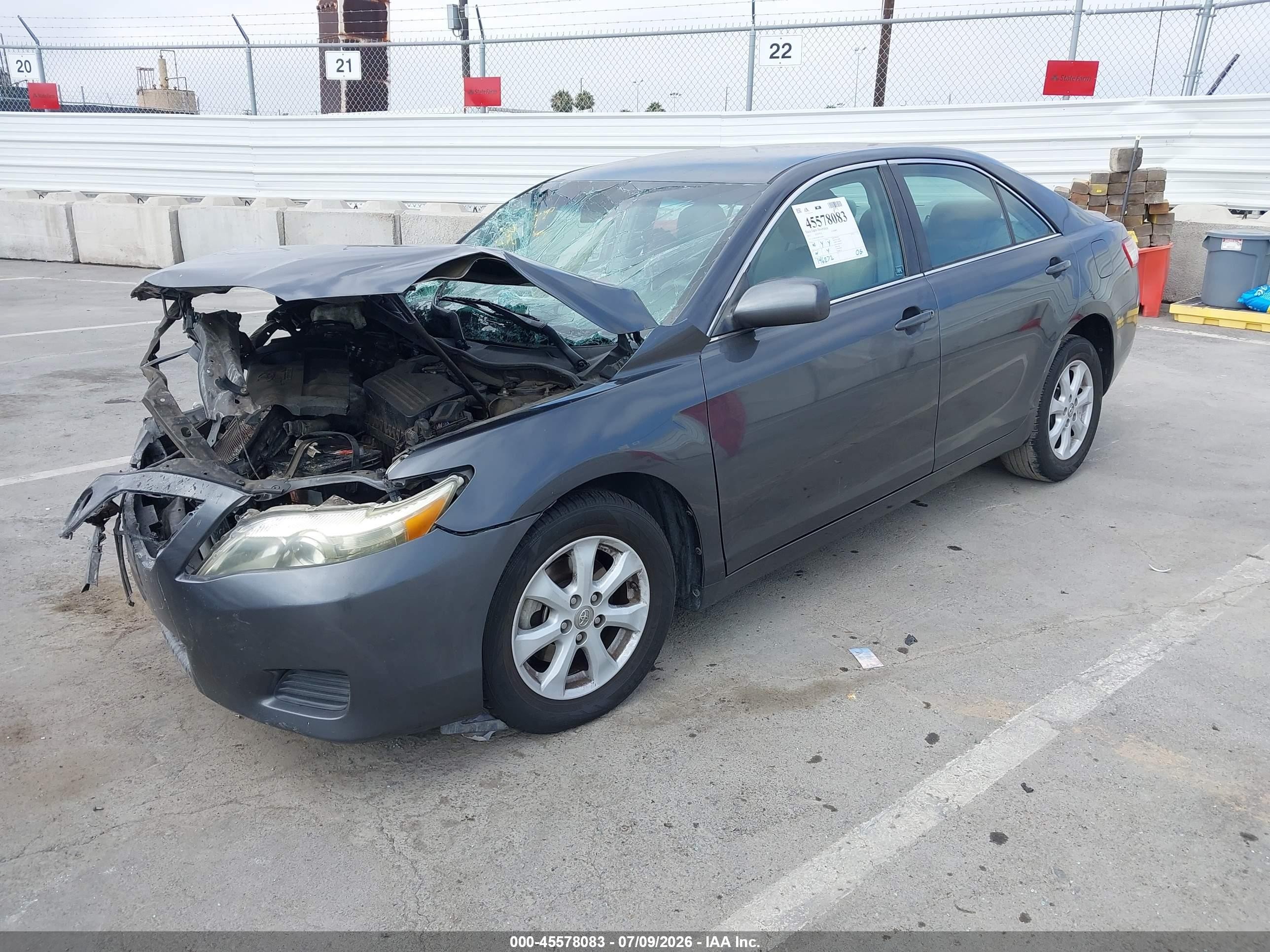 2011 Toyota Camry Le Gray vin: 4T1BF3EK5BU223838
