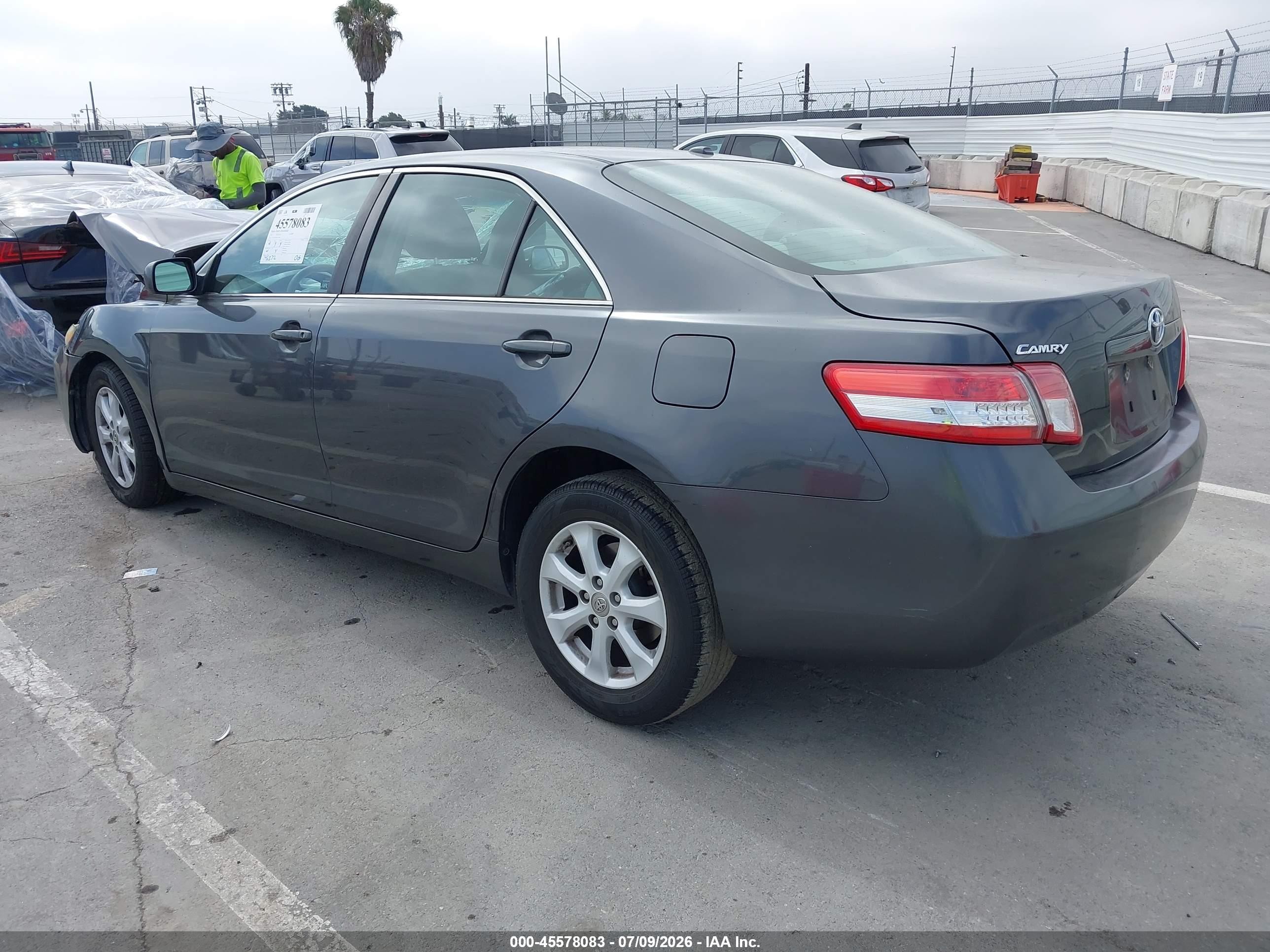 2011 Toyota Camry Le Gray vin: 4T1BF3EK5BU223838