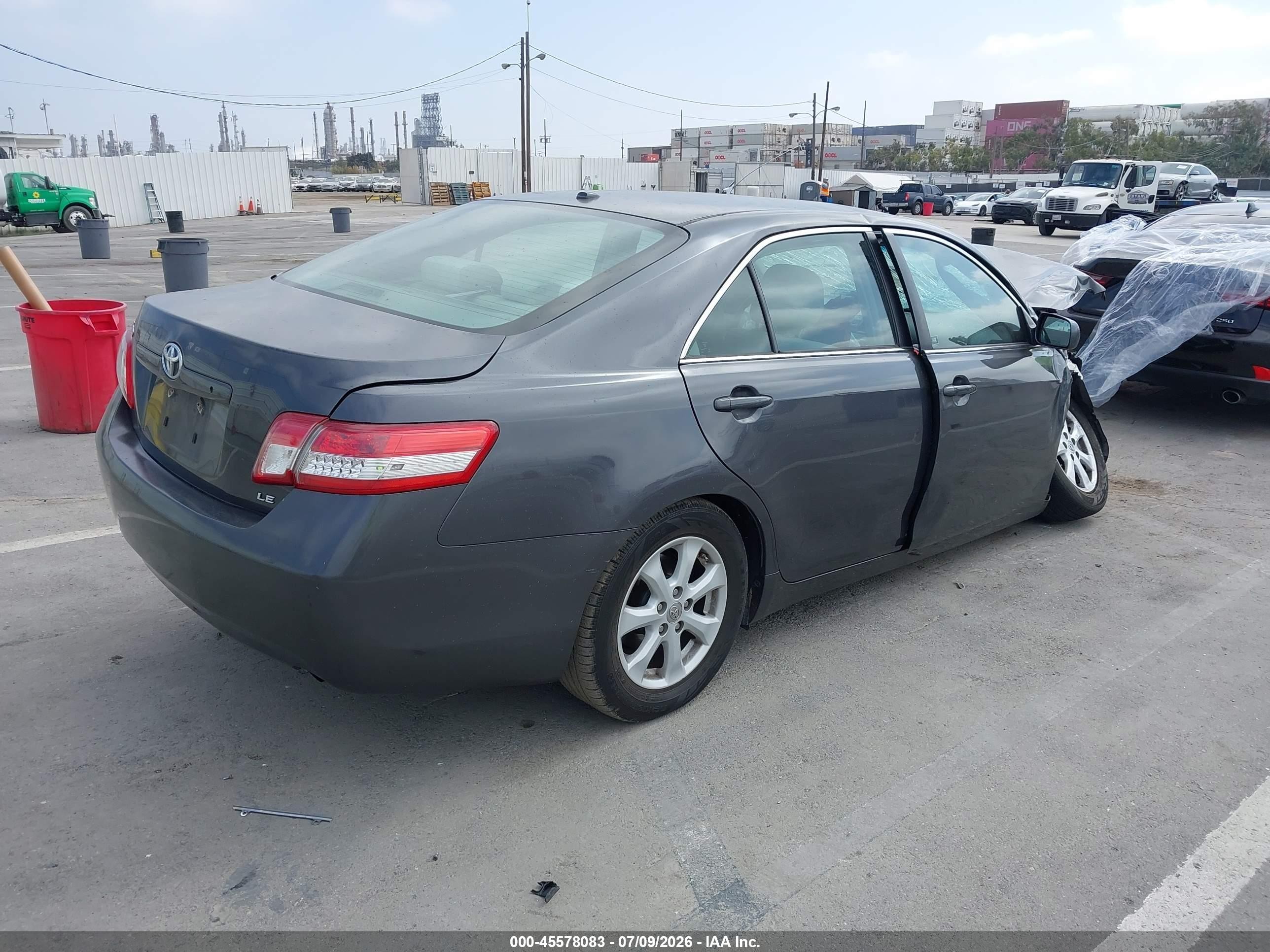2011 Toyota Camry Le Gray vin: 4T1BF3EK5BU223838