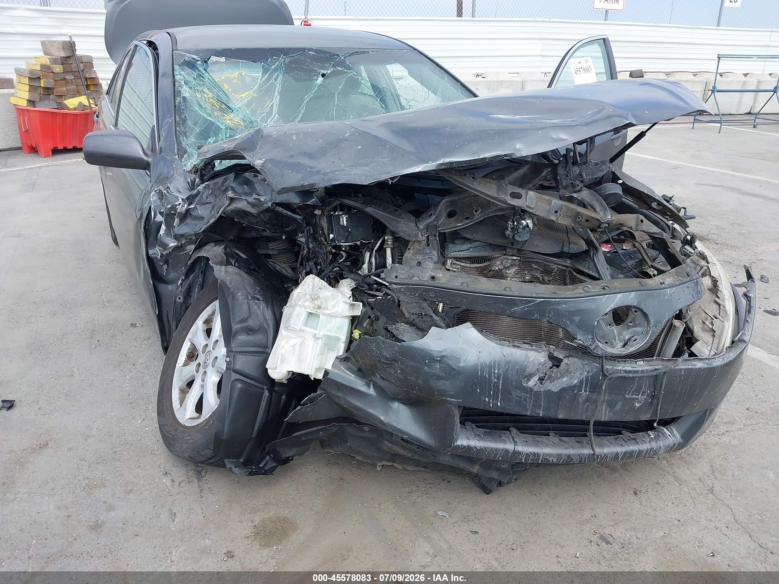 2011 Toyota Camry Le Gray vin: 4T1BF3EK5BU223838
