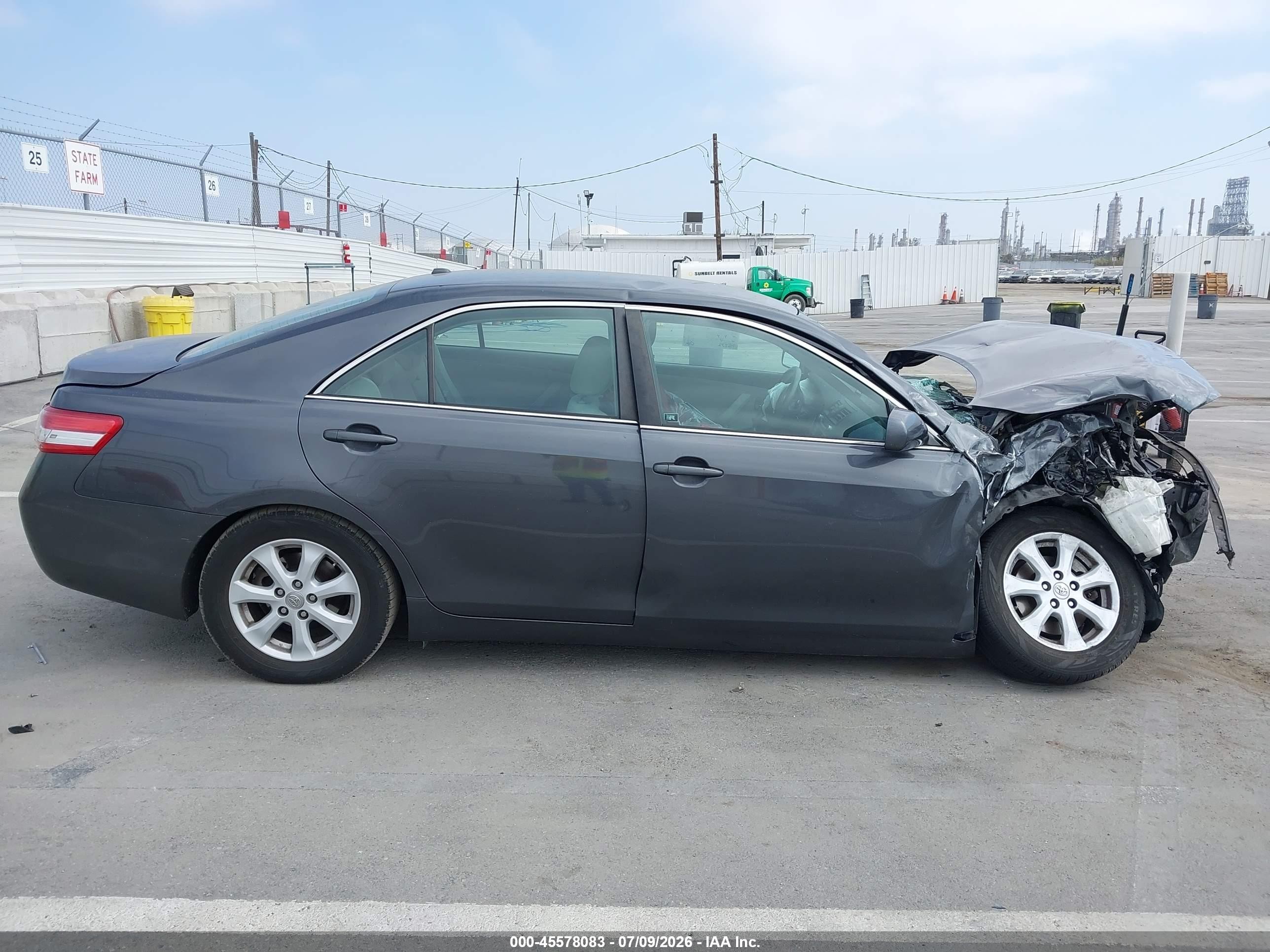 2011 Toyota Camry Le Gray vin: 4T1BF3EK5BU223838