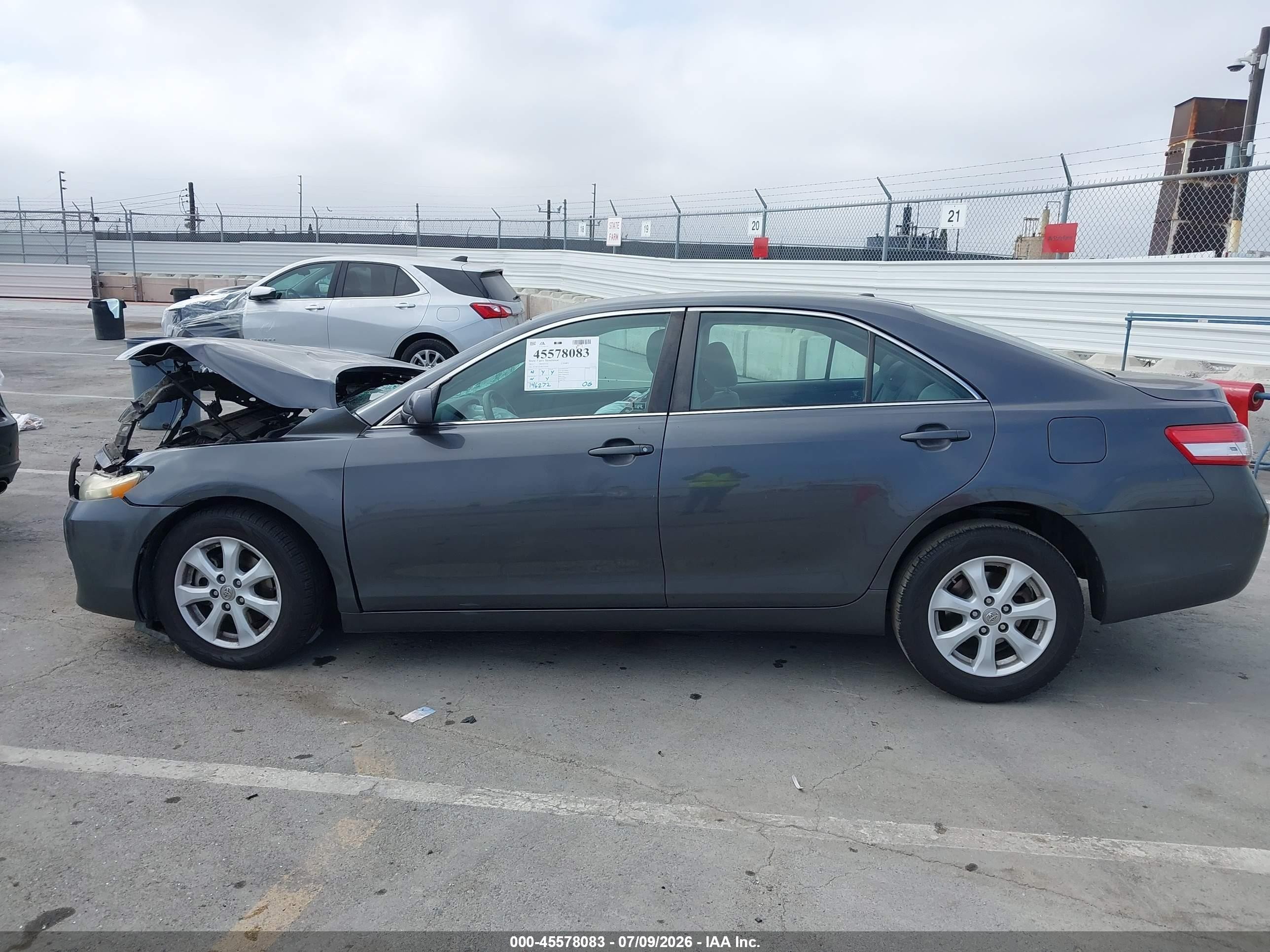 2011 Toyota Camry Le Gray vin: 4T1BF3EK5BU223838