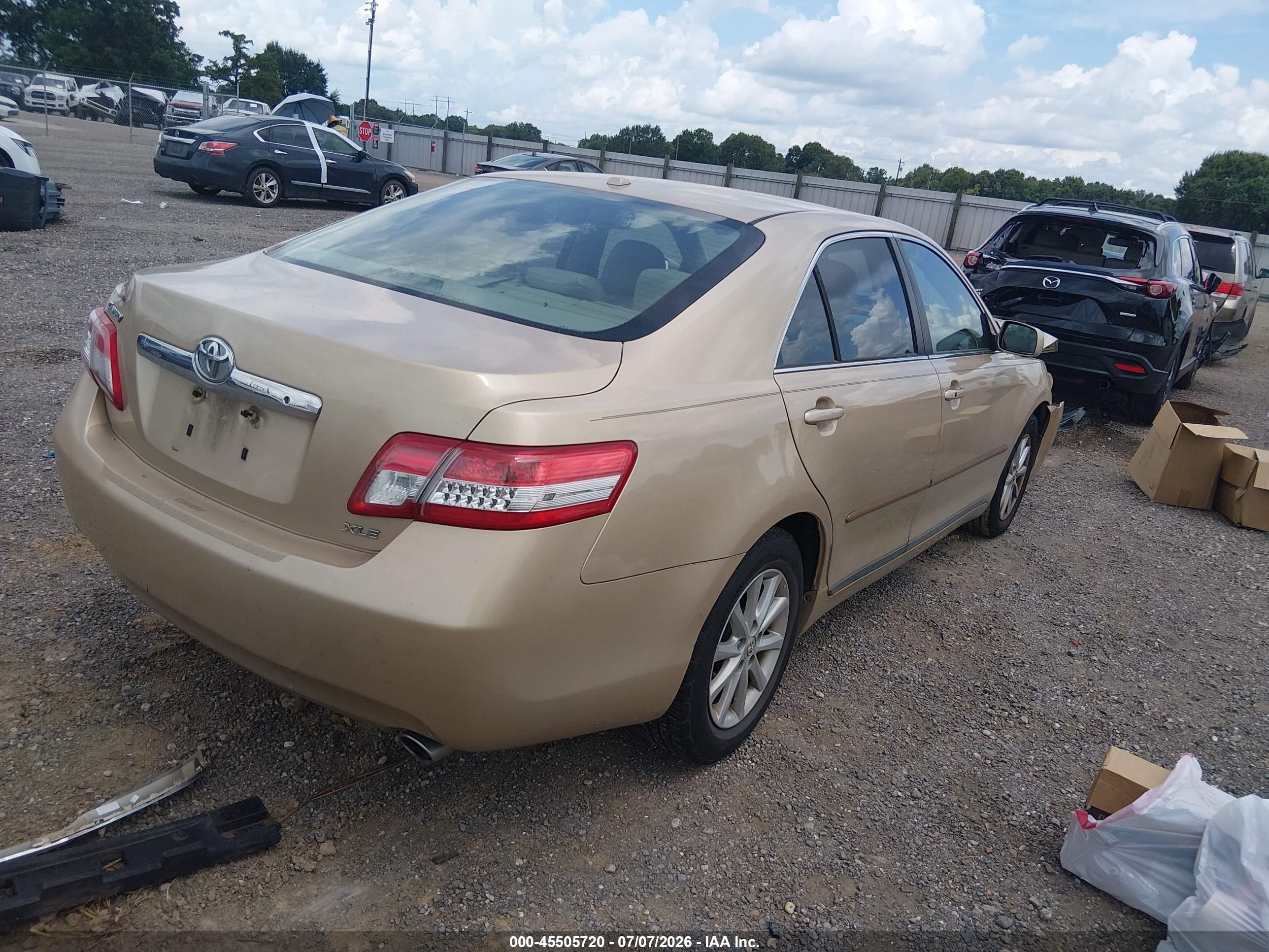 2011 Toyota Camry Xle Tan vin: 4T1BF3EK5BU227095
