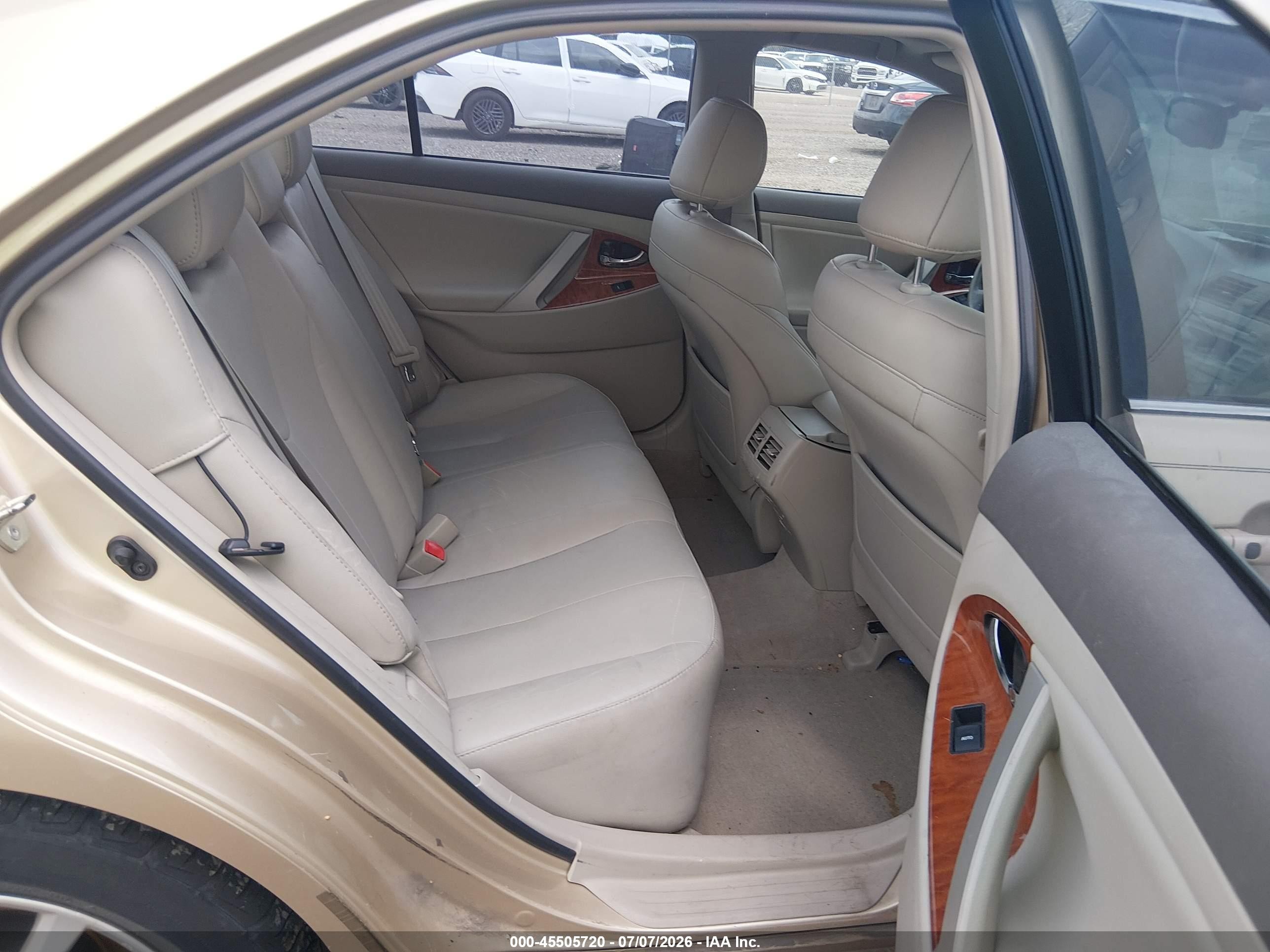 2011 Toyota Camry Xle Tan vin: 4T1BF3EK5BU227095