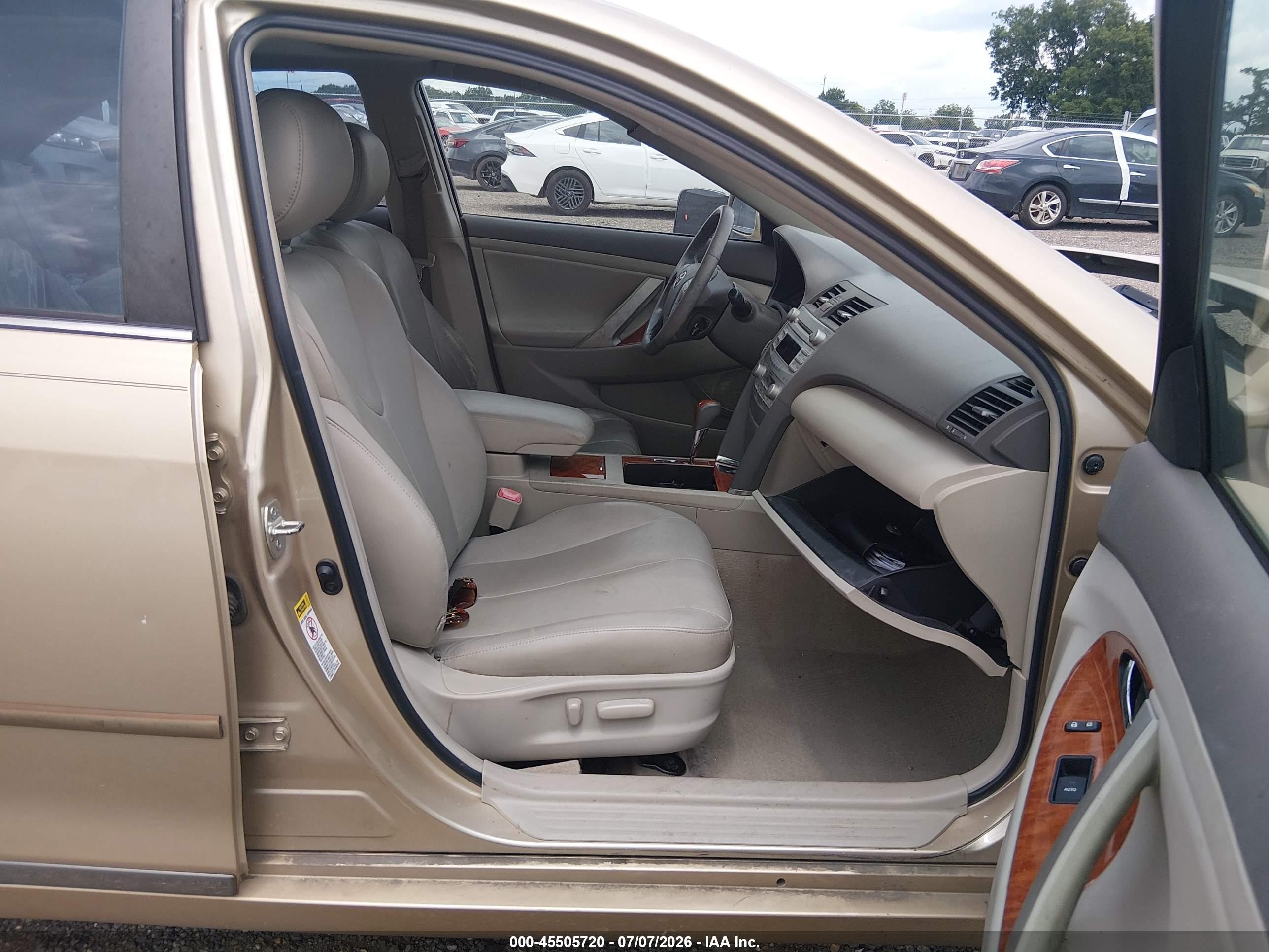 2011 Toyota Camry Xle Tan vin: 4T1BF3EK5BU227095