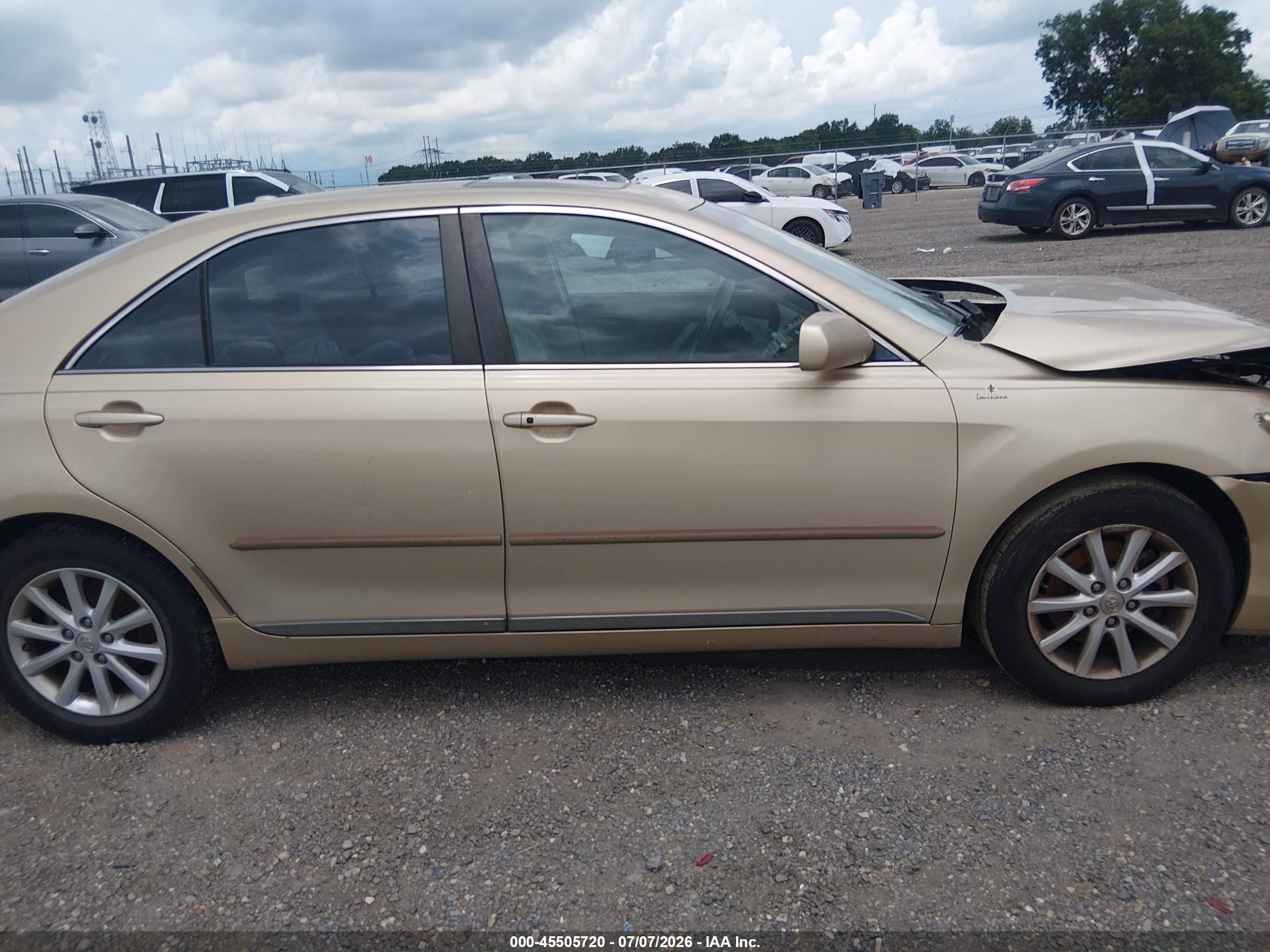 2011 Toyota Camry Xle Tan vin: 4T1BF3EK5BU227095