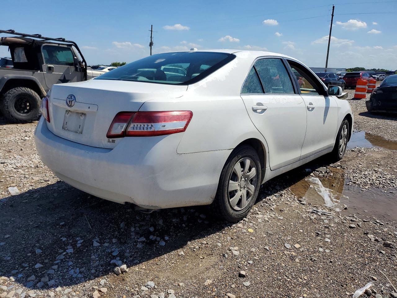 2011 Toyota Camry Le White vin: 4T1BF3EK5BU586575