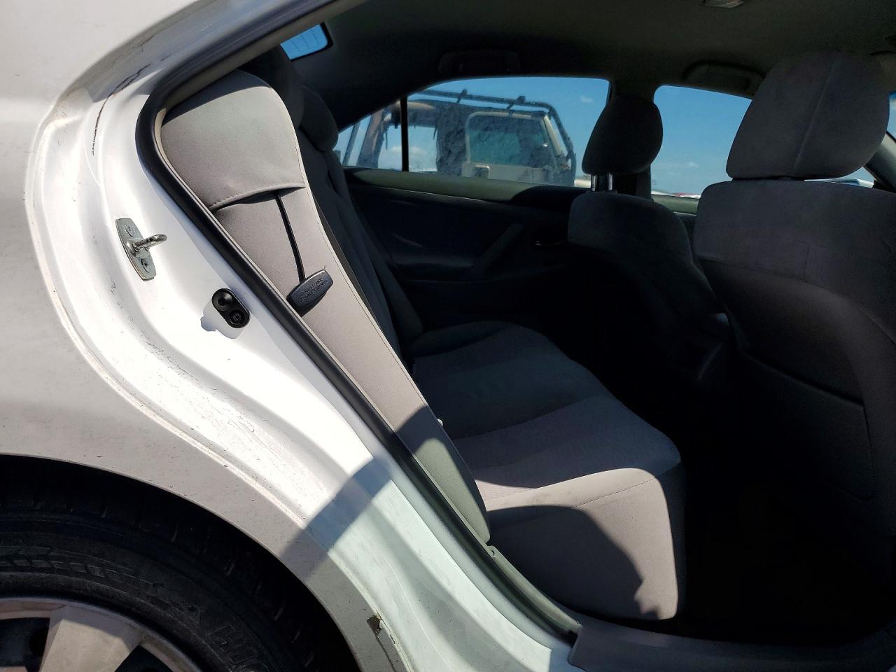 2011 Toyota Camry Le White vin: 4T1BF3EK5BU586575