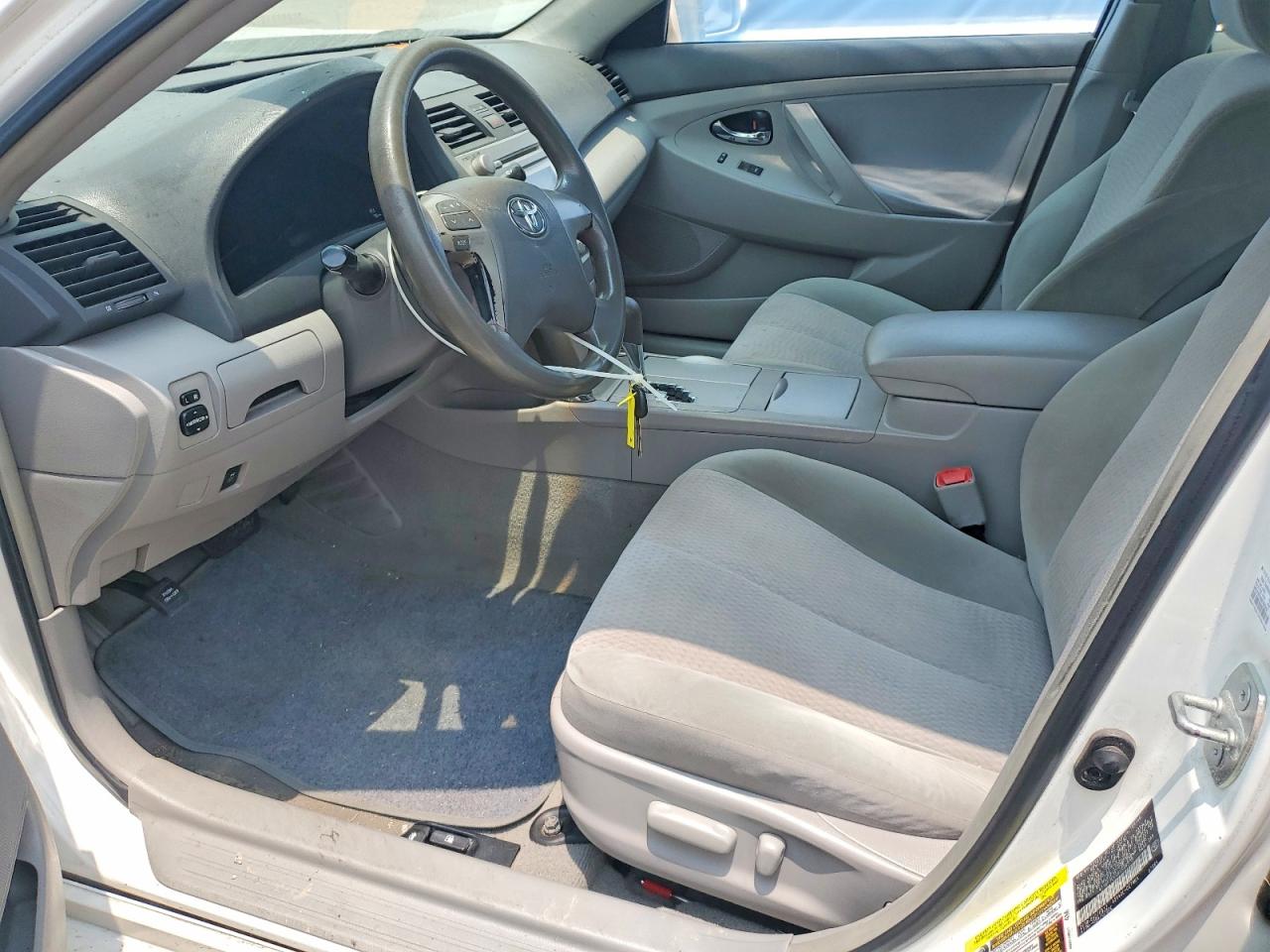 2011 Toyota Camry Le White vin: 4T1BF3EK5BU586575