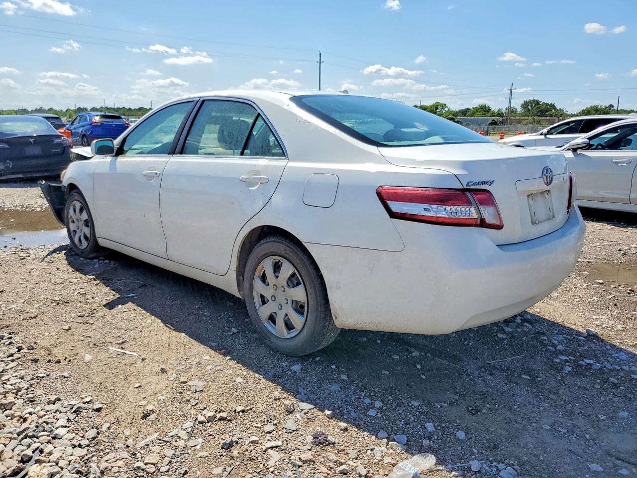 2011 Toyota Camry Le White vin: 4T1BF3EK5BU586575