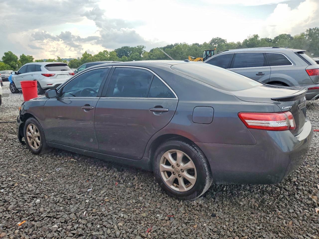 2011 Toyota Camry Le Gray vin: 4T1BF3EK5BU588326
