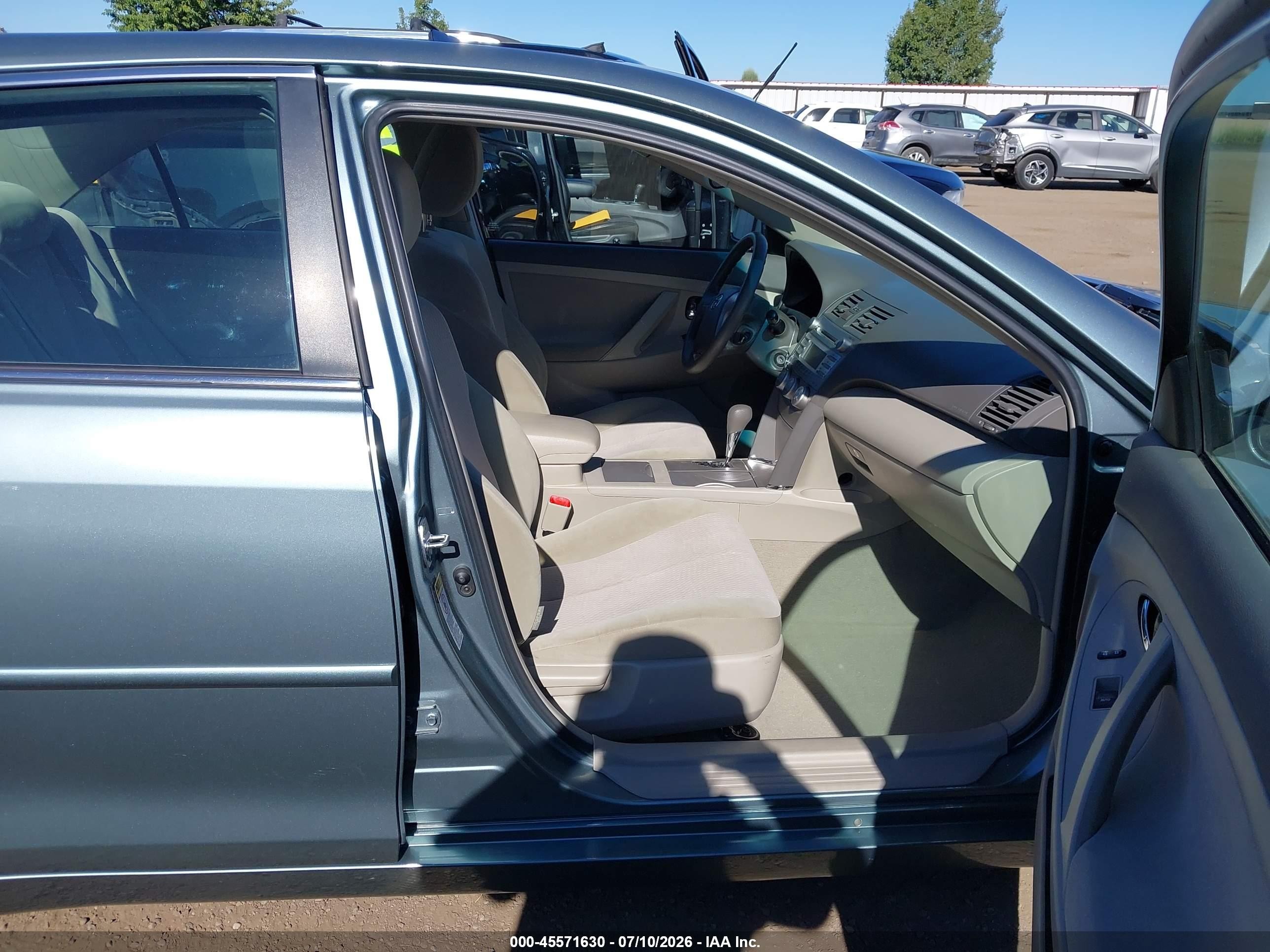2011 Toyota Camry Le Pewter vin: 4T1BF3EK5BU595857