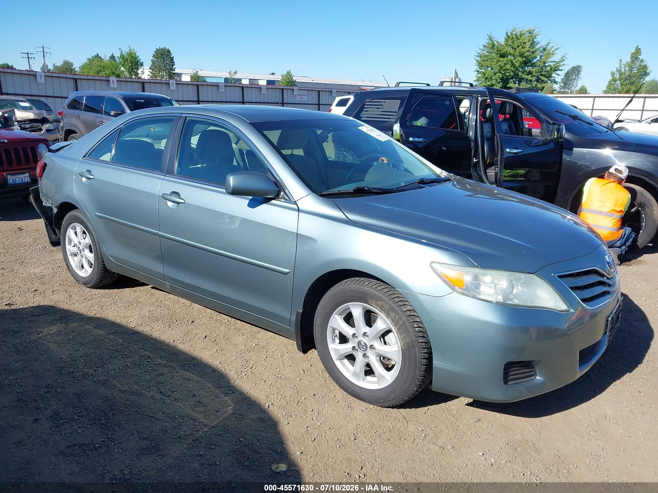 2011 Toyota Camry Le Pewter vin: 4T1BF3EK5BU595857