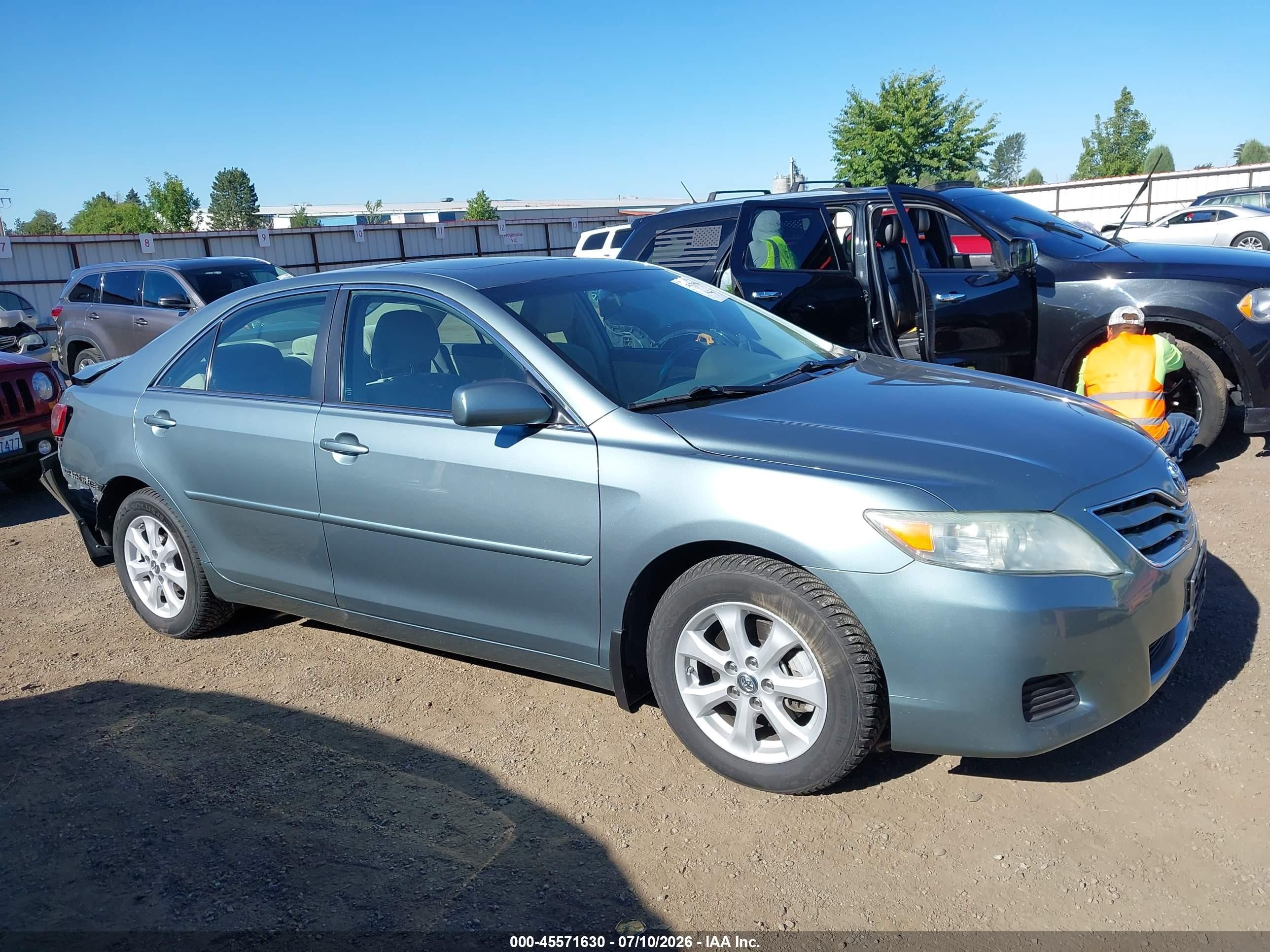 2011 Toyota Camry Le Pewter vin: 4T1BF3EK5BU595857