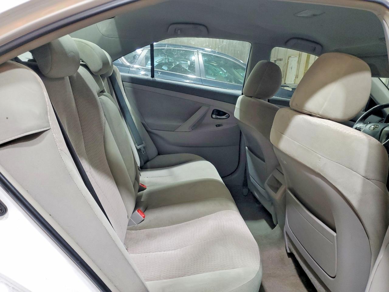 2011 Toyota Camry Base White vin: 4T1BF3EK5BU611135