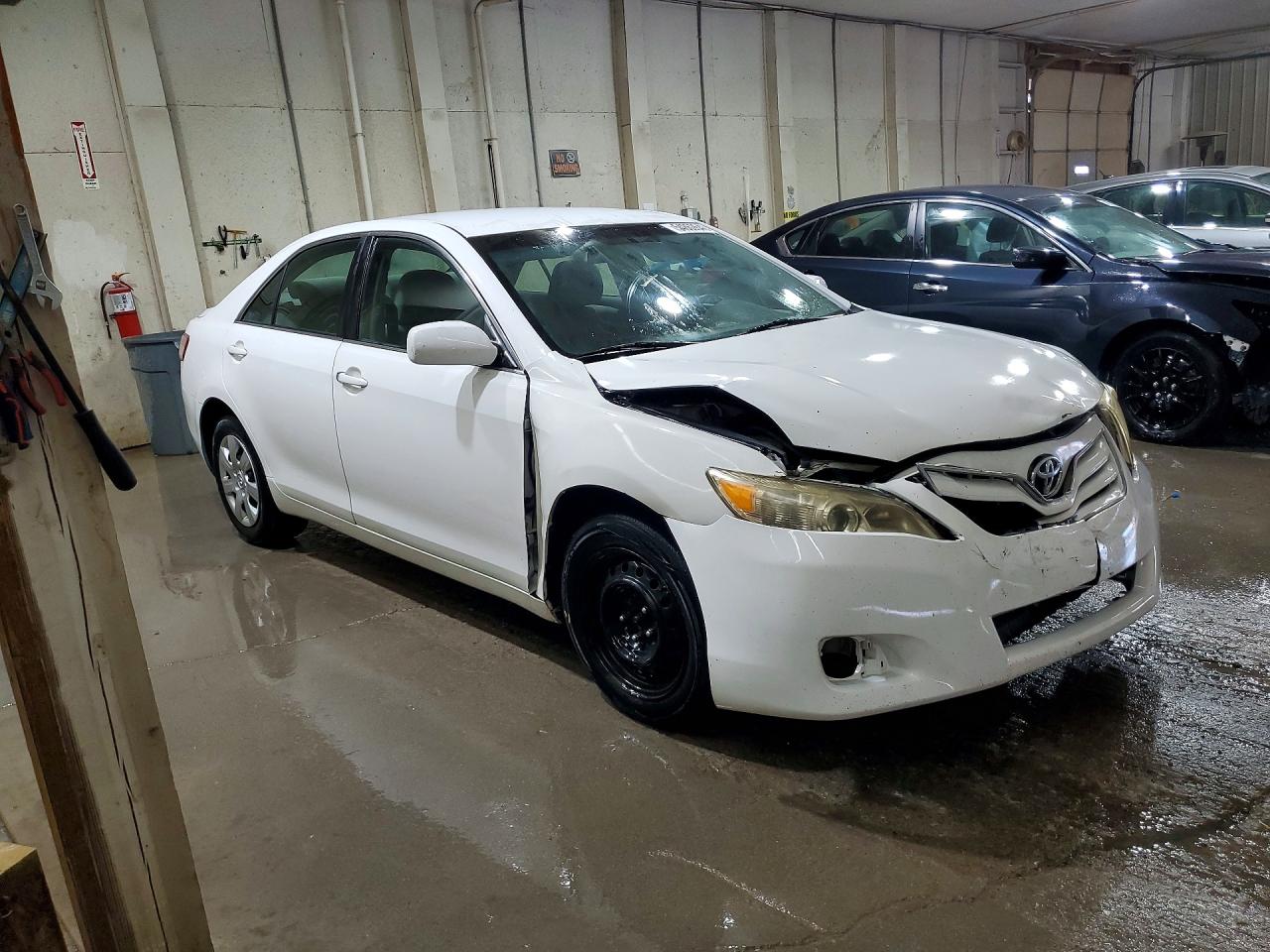 2011 Toyota Camry Base White vin: 4T1BF3EK5BU611135