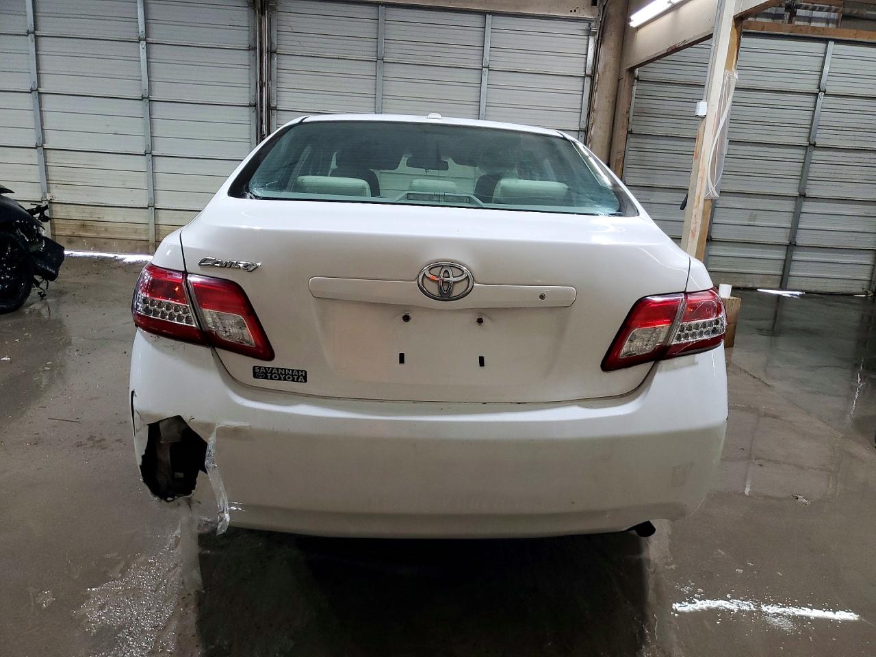 2011 Toyota Camry Base White vin: 4T1BF3EK5BU611135