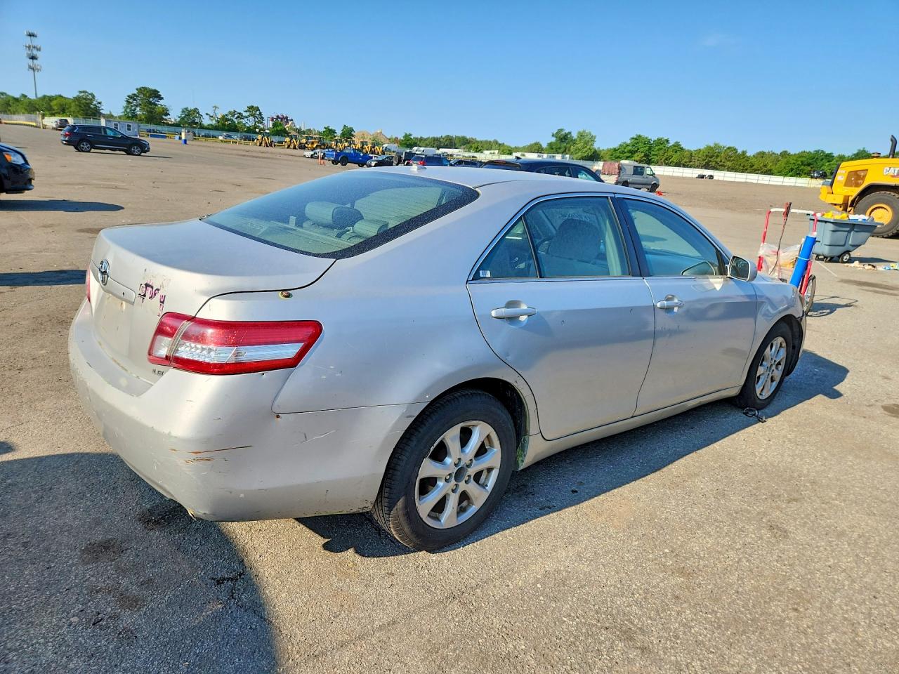 2011 Toyota Camry Le Silver vin: 4T1BF3EK5BU613483