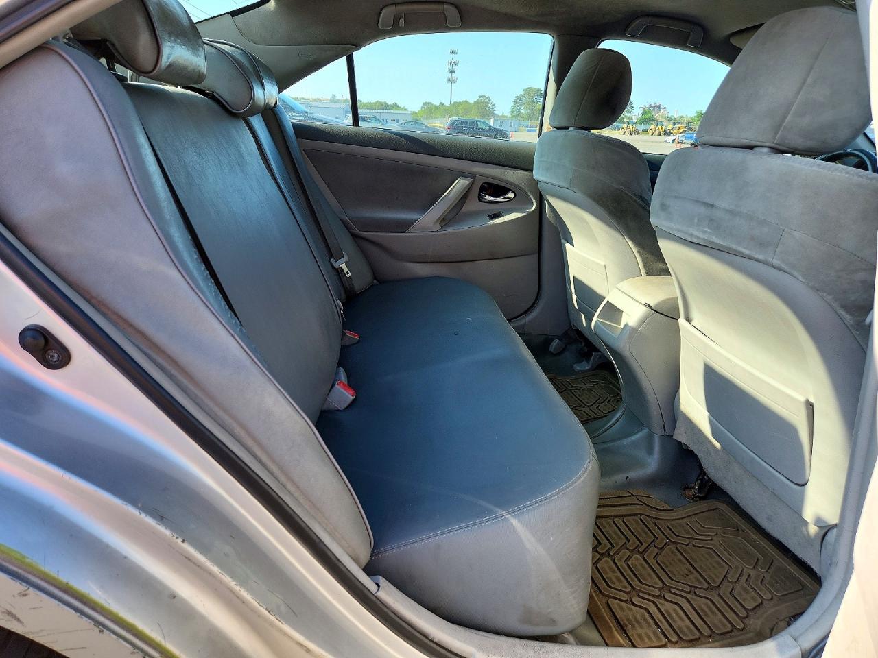 2011 Toyota Camry Le Silver vin: 4T1BF3EK5BU613483