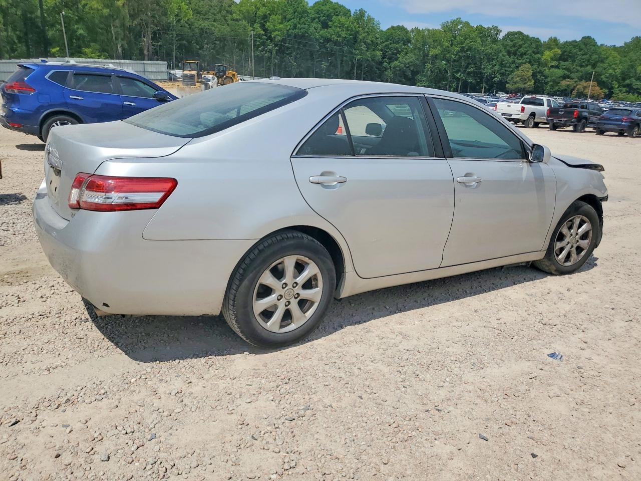 2011 Toyota Camry Le Silver vin: 4T1BF3EK5BU626086