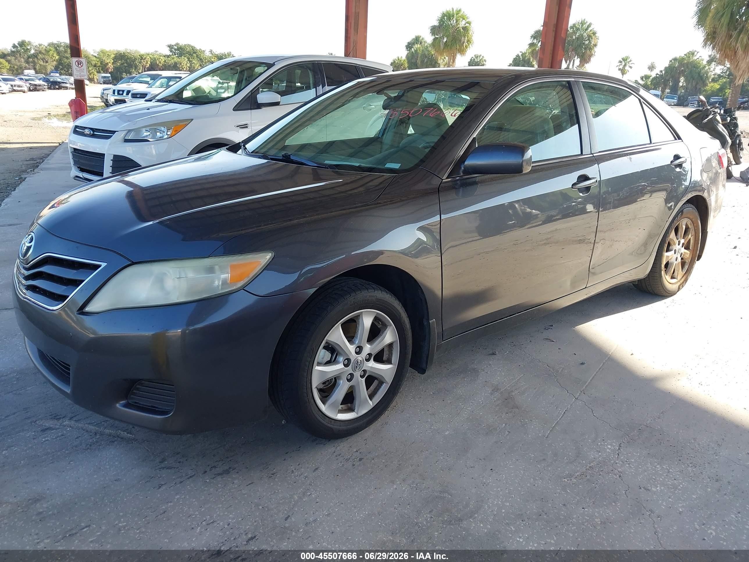 2011 Toyota Camry Le Gray vin: 4T1BF3EK5BU626704