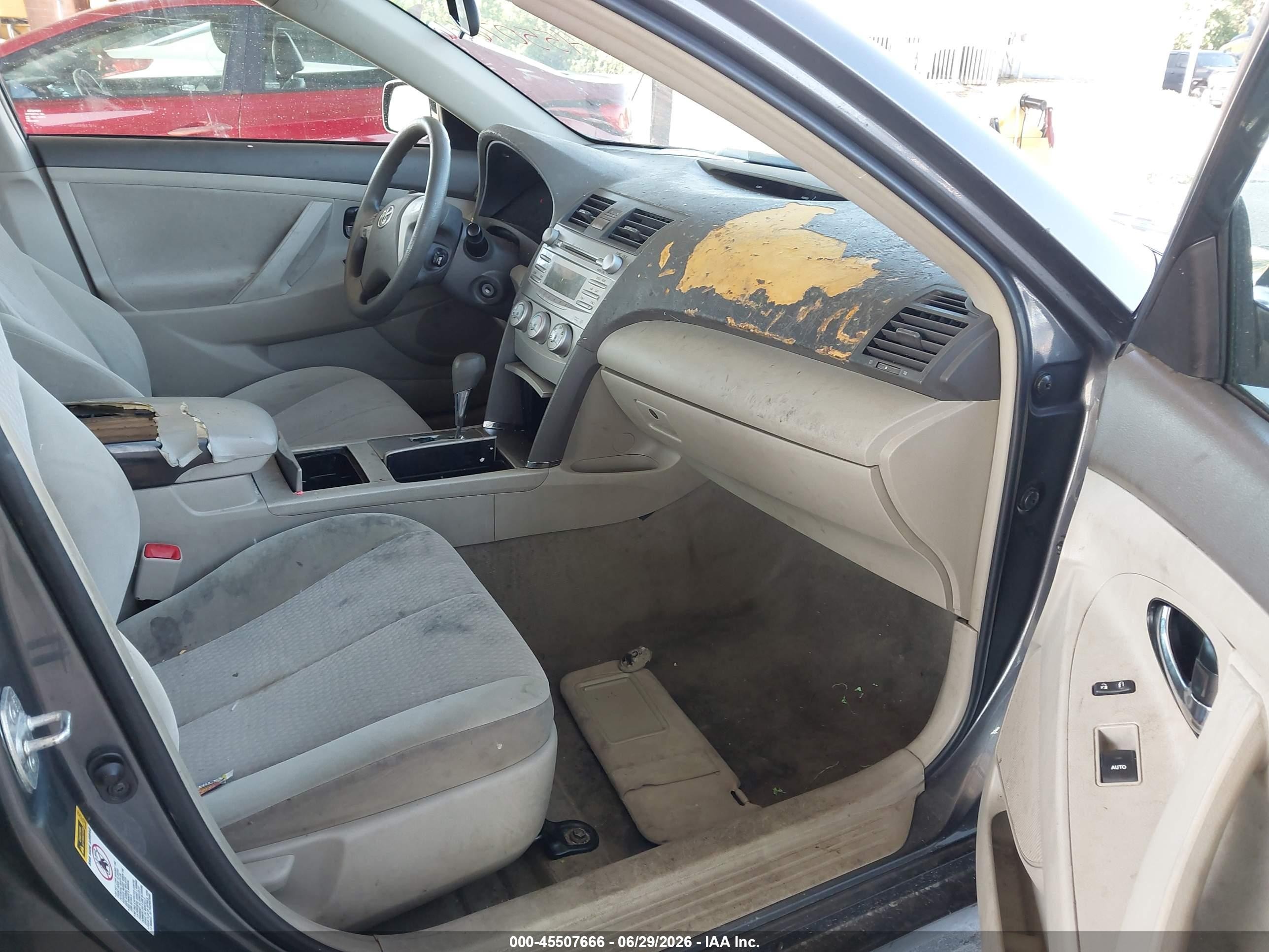 2011 Toyota Camry Le Gray vin: 4T1BF3EK5BU626704