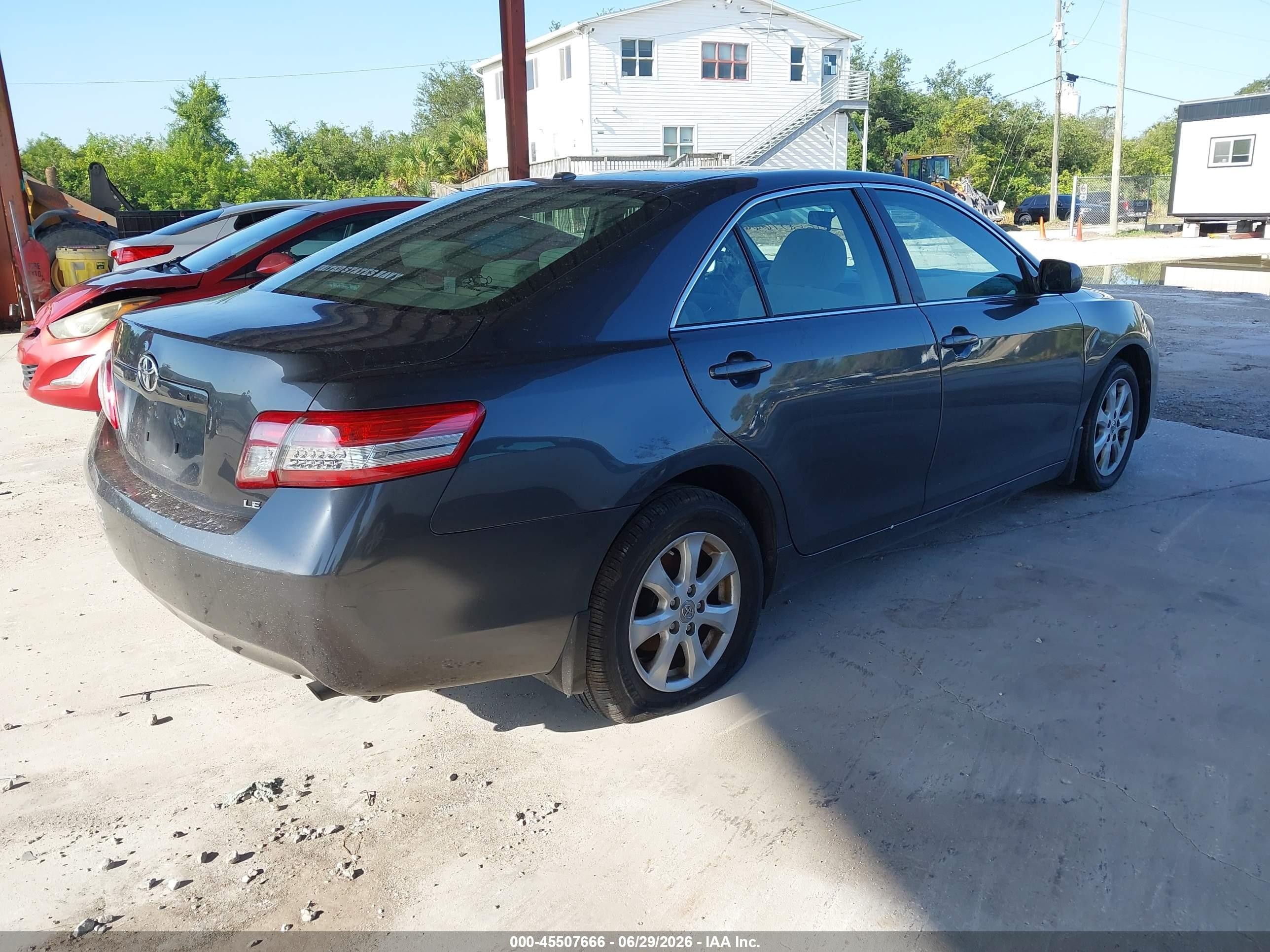 2011 Toyota Camry Le Gray vin: 4T1BF3EK5BU626704