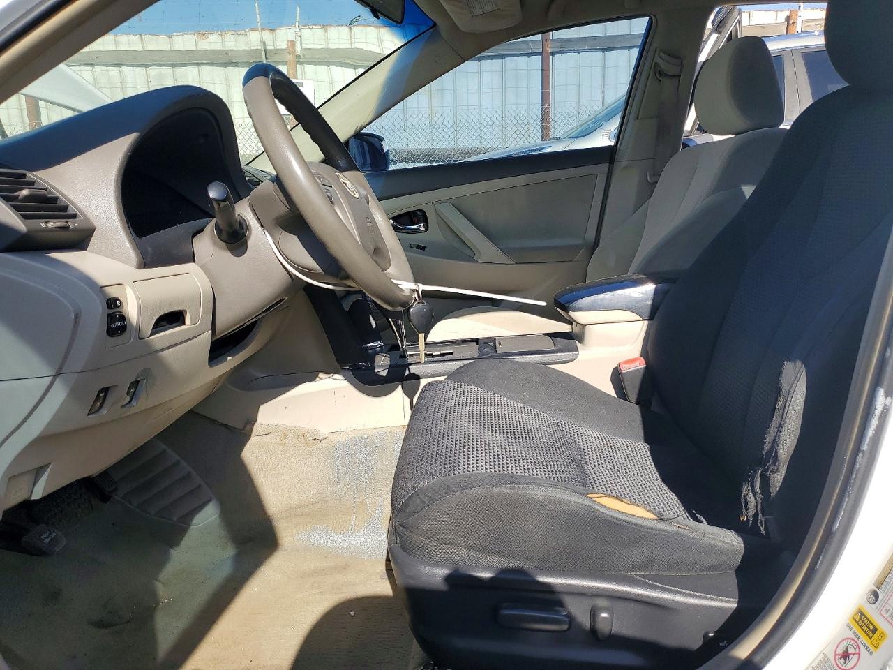 2011 Toyota Camry Le White vin: 4T1BF3EK5BU631028