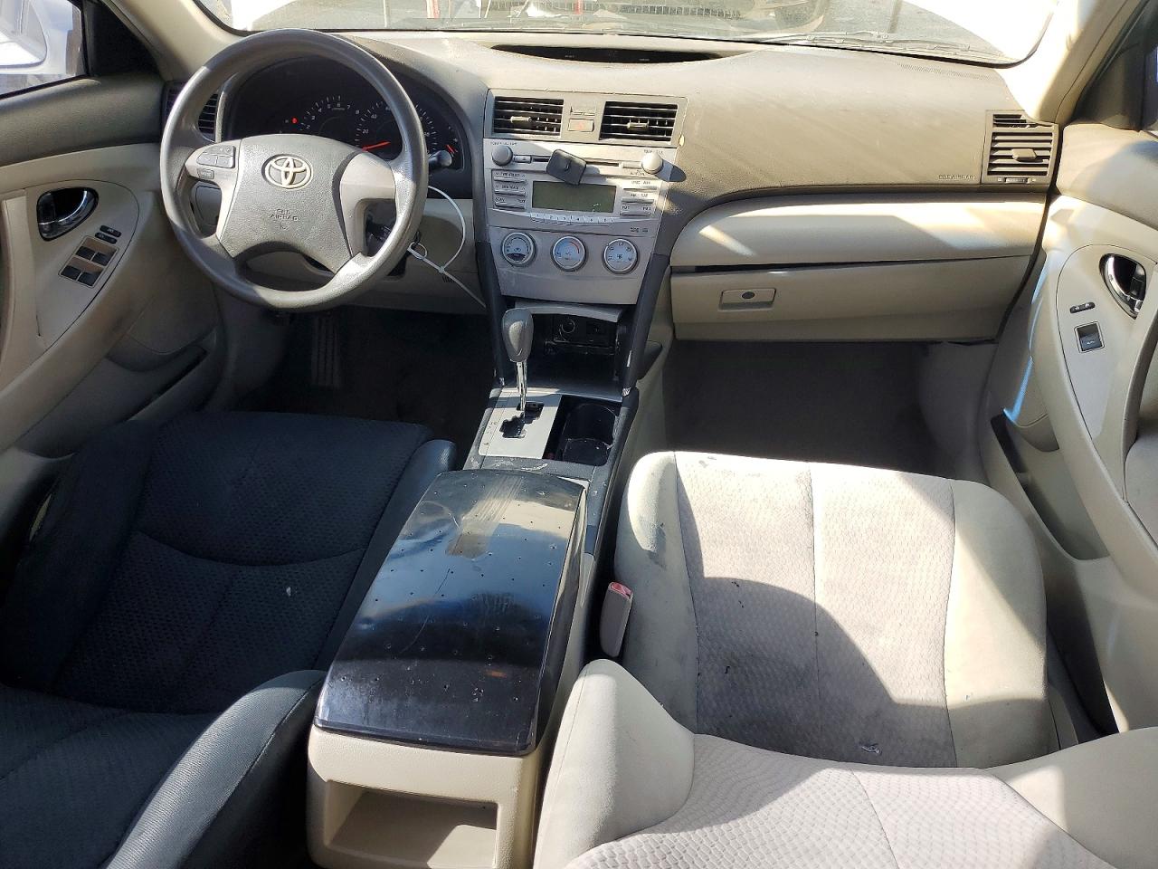 2011 Toyota Camry Le White vin: 4T1BF3EK5BU631028