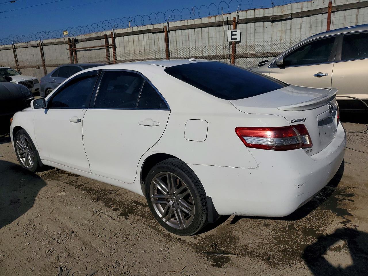 2011 Toyota Camry Le White vin: 4T1BF3EK5BU631028