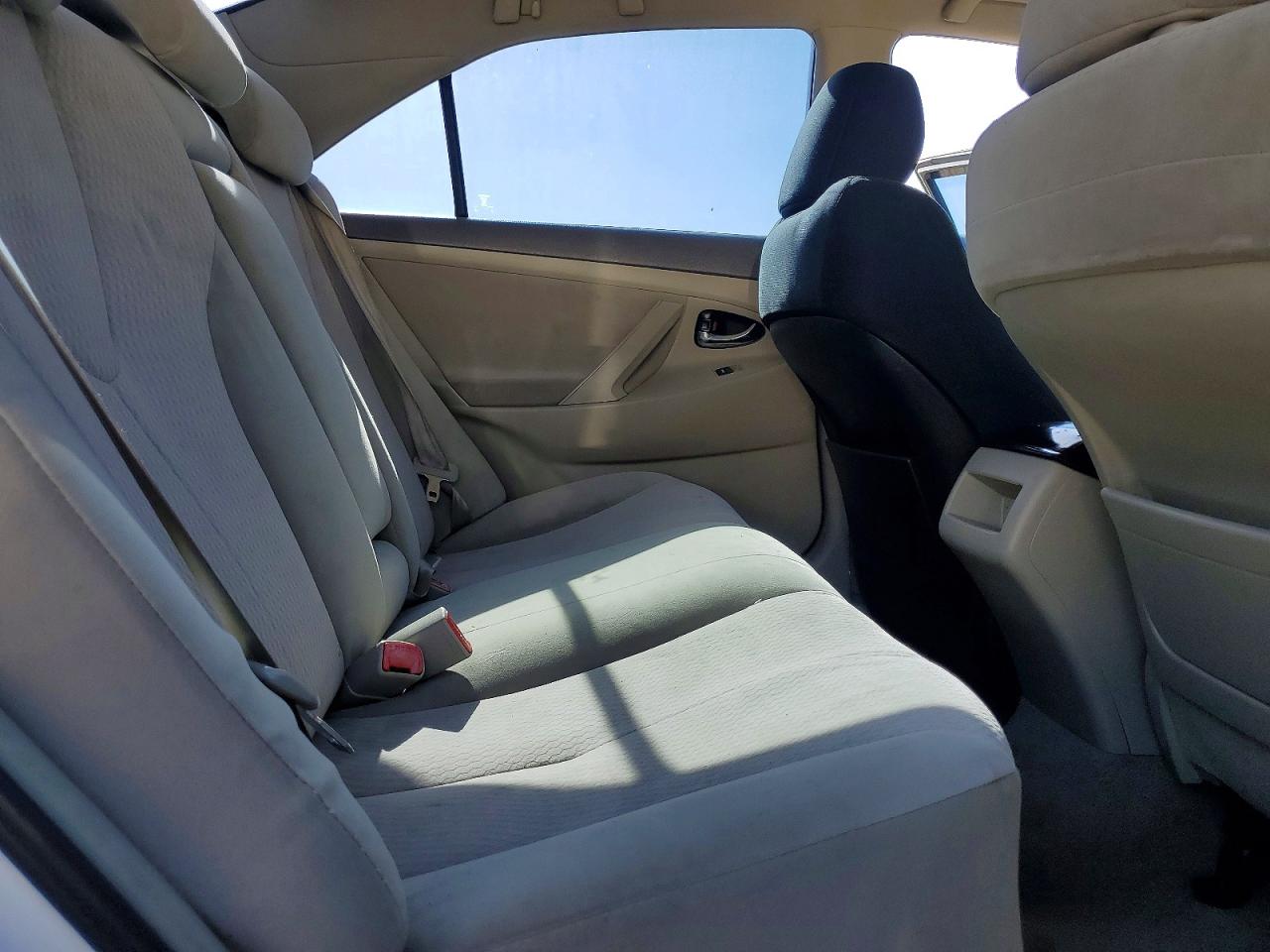 2011 Toyota Camry Le White vin: 4T1BF3EK5BU631028