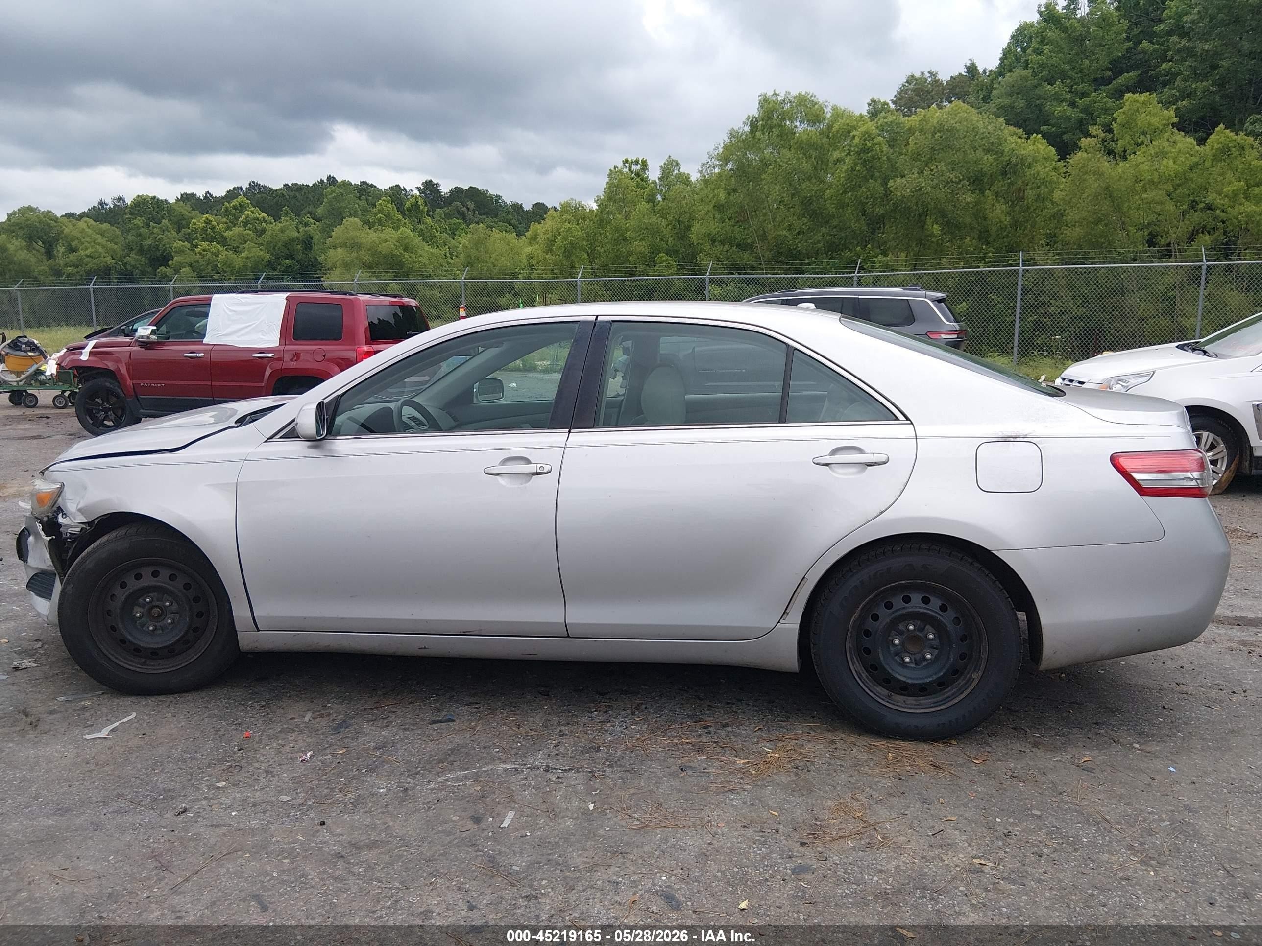2011 Toyota Camry Le Silver vin: 4T1BF3EK5BU631210