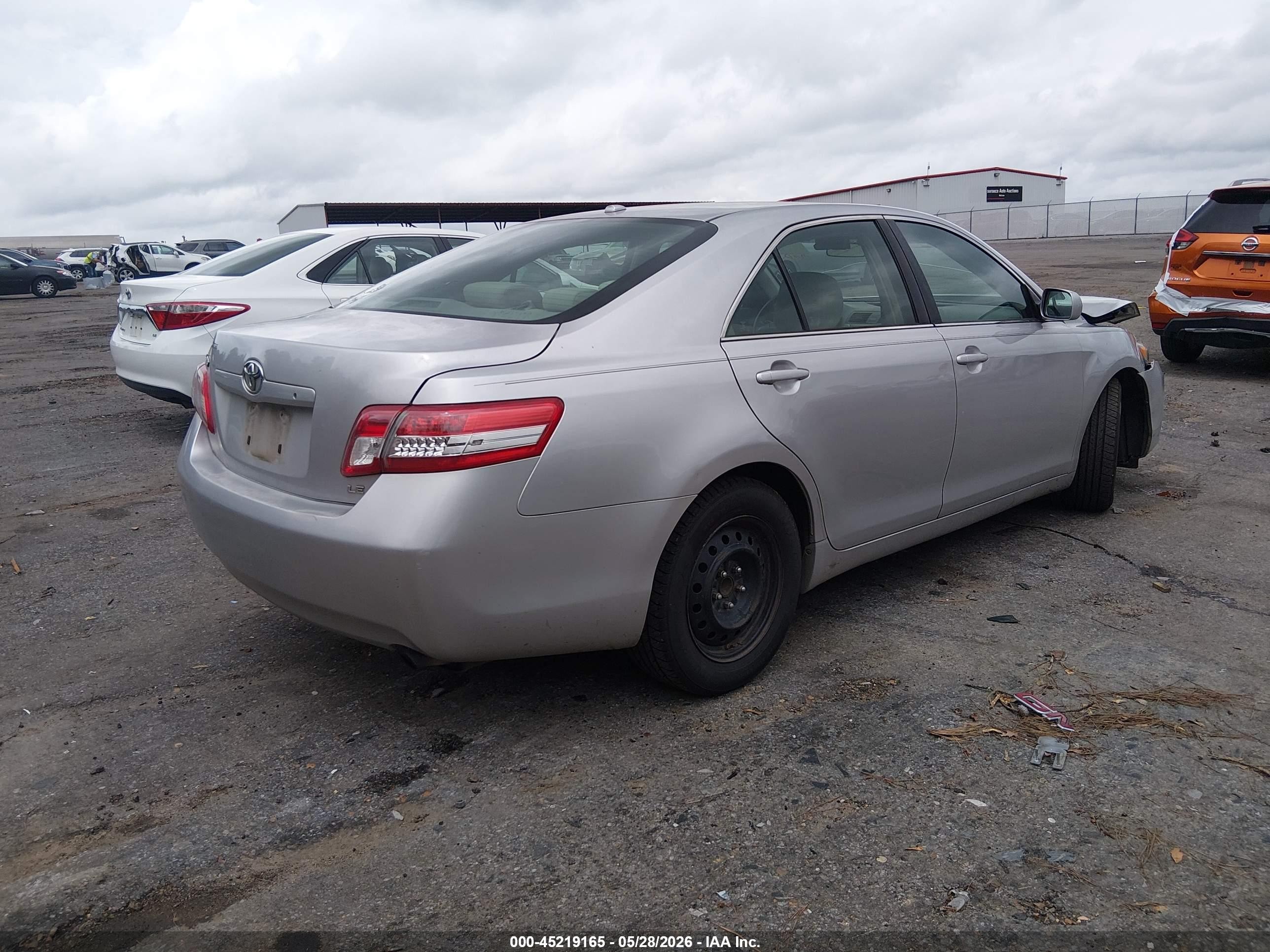 2011 Toyota Camry Le Silver vin: 4T1BF3EK5BU631210