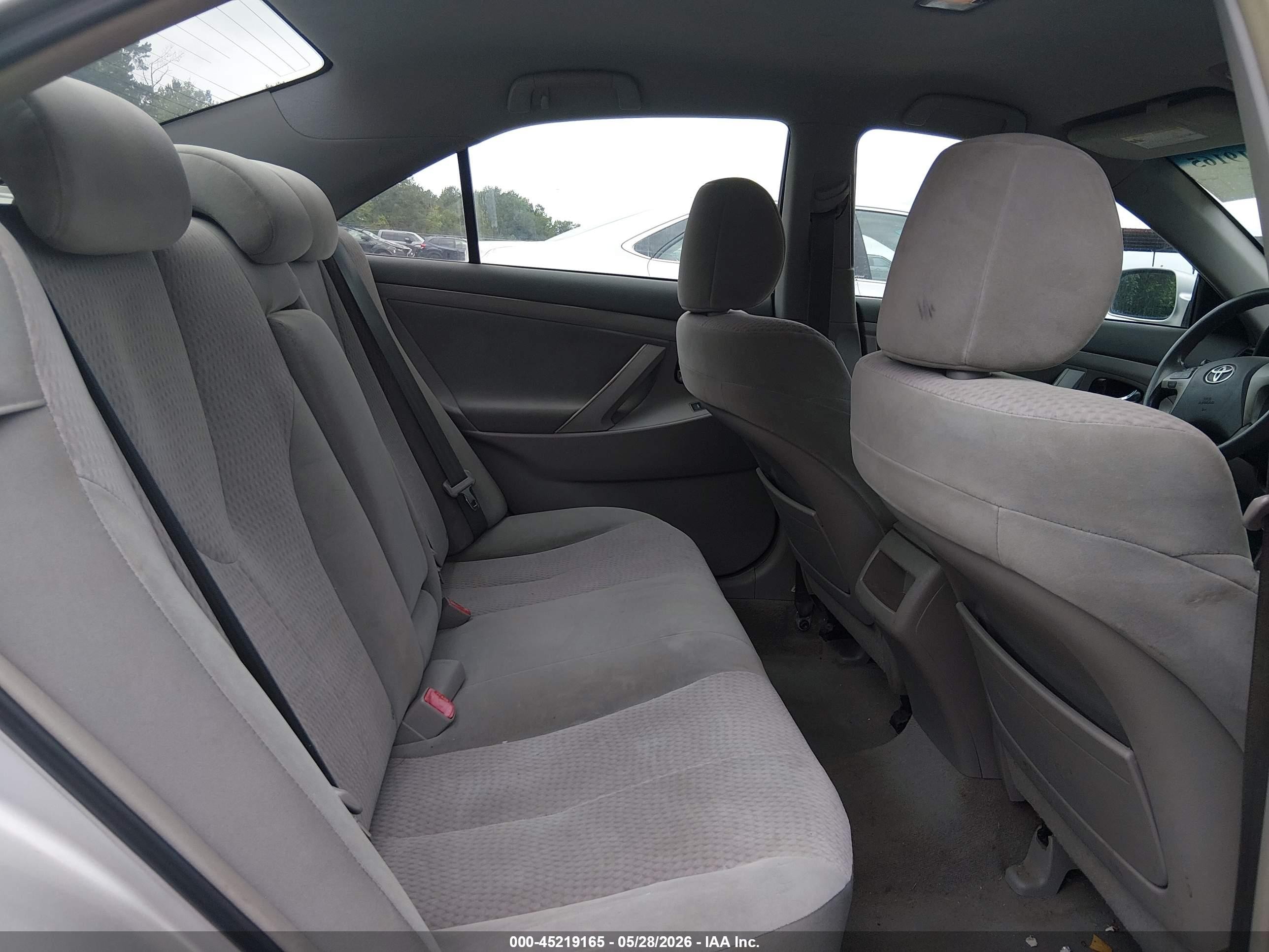 2011 Toyota Camry Le Silver vin: 4T1BF3EK5BU631210