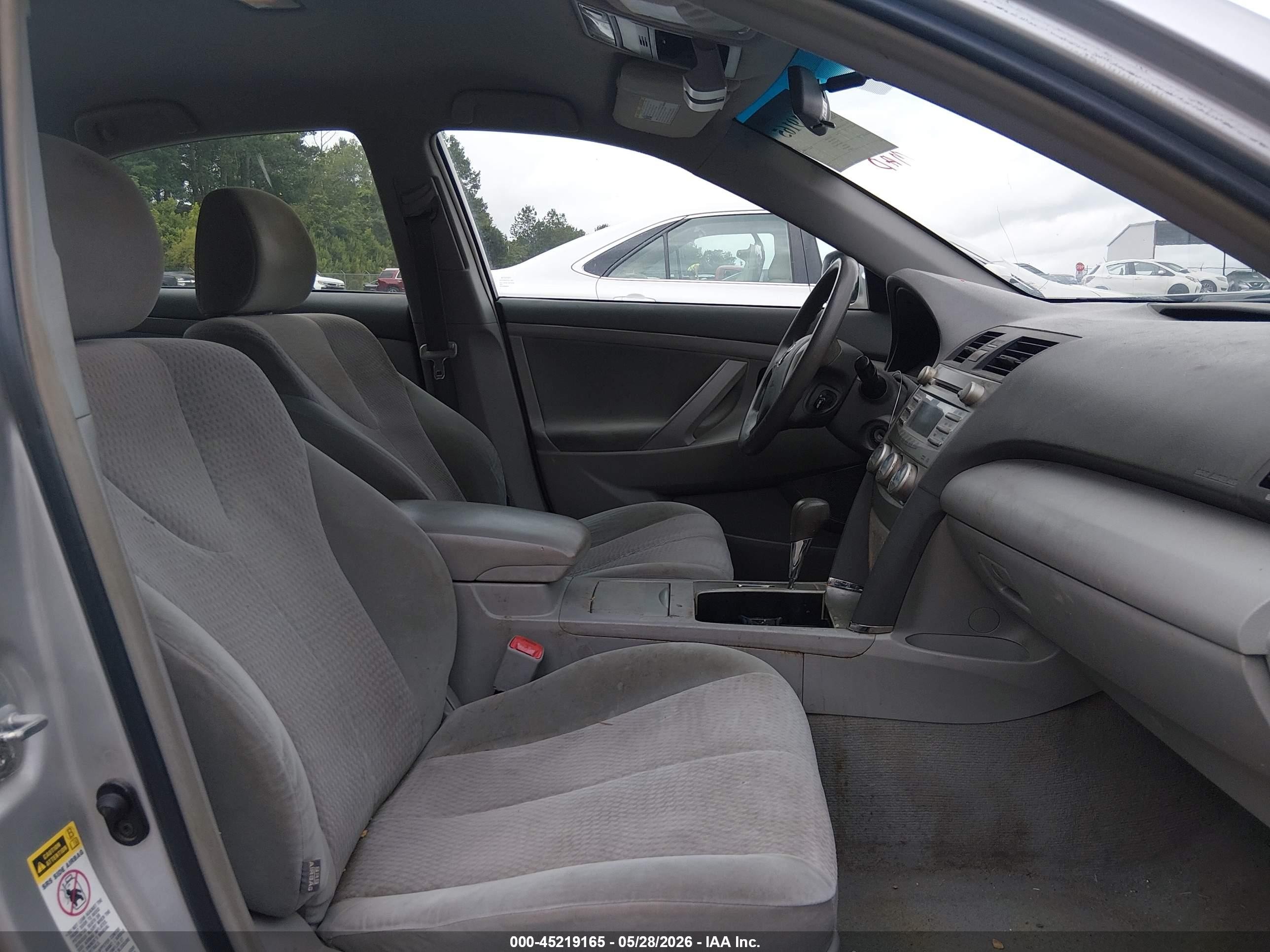 2011 Toyota Camry Le Silver vin: 4T1BF3EK5BU631210