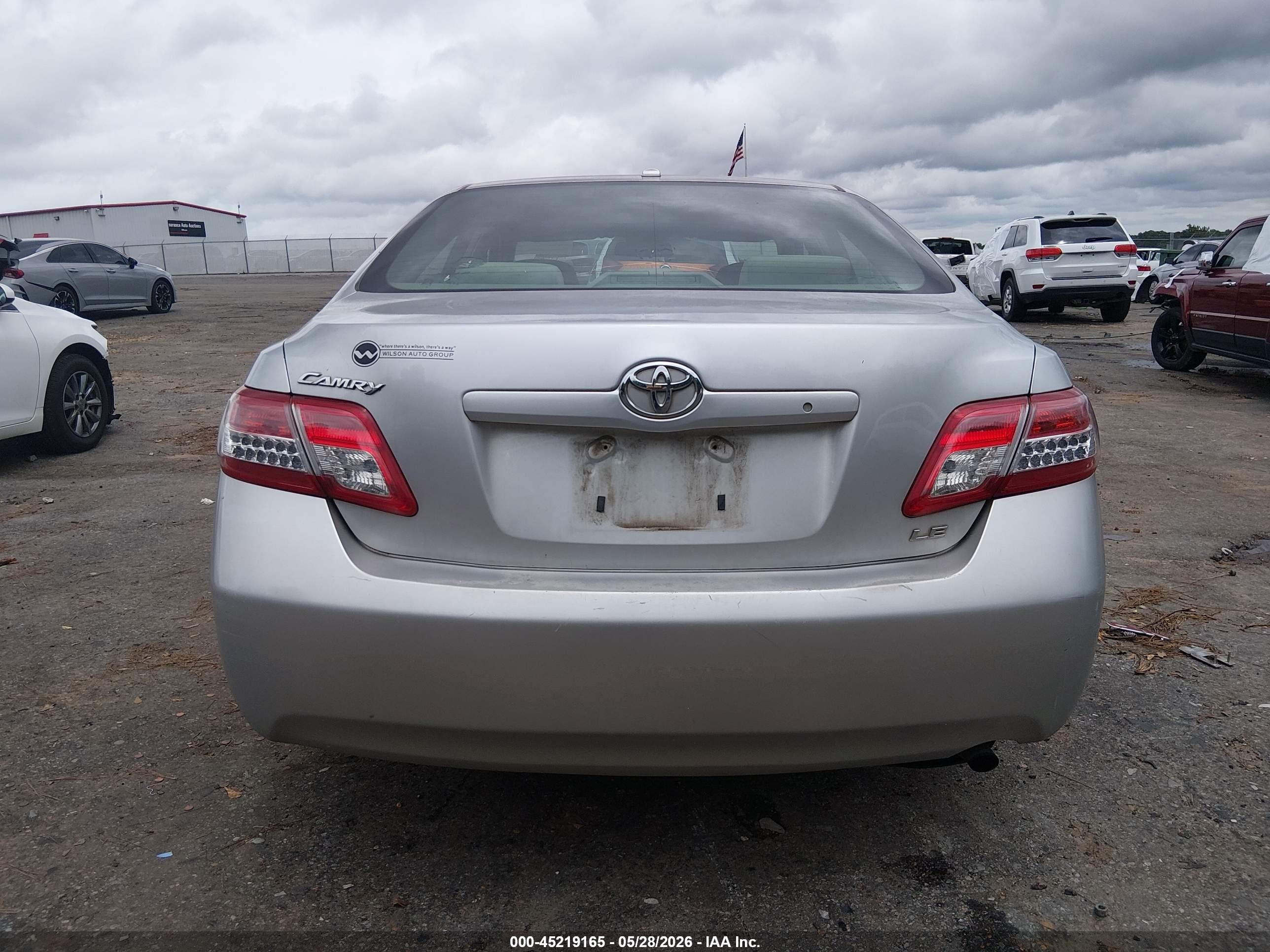 2011 Toyota Camry Le Silver vin: 4T1BF3EK5BU631210
