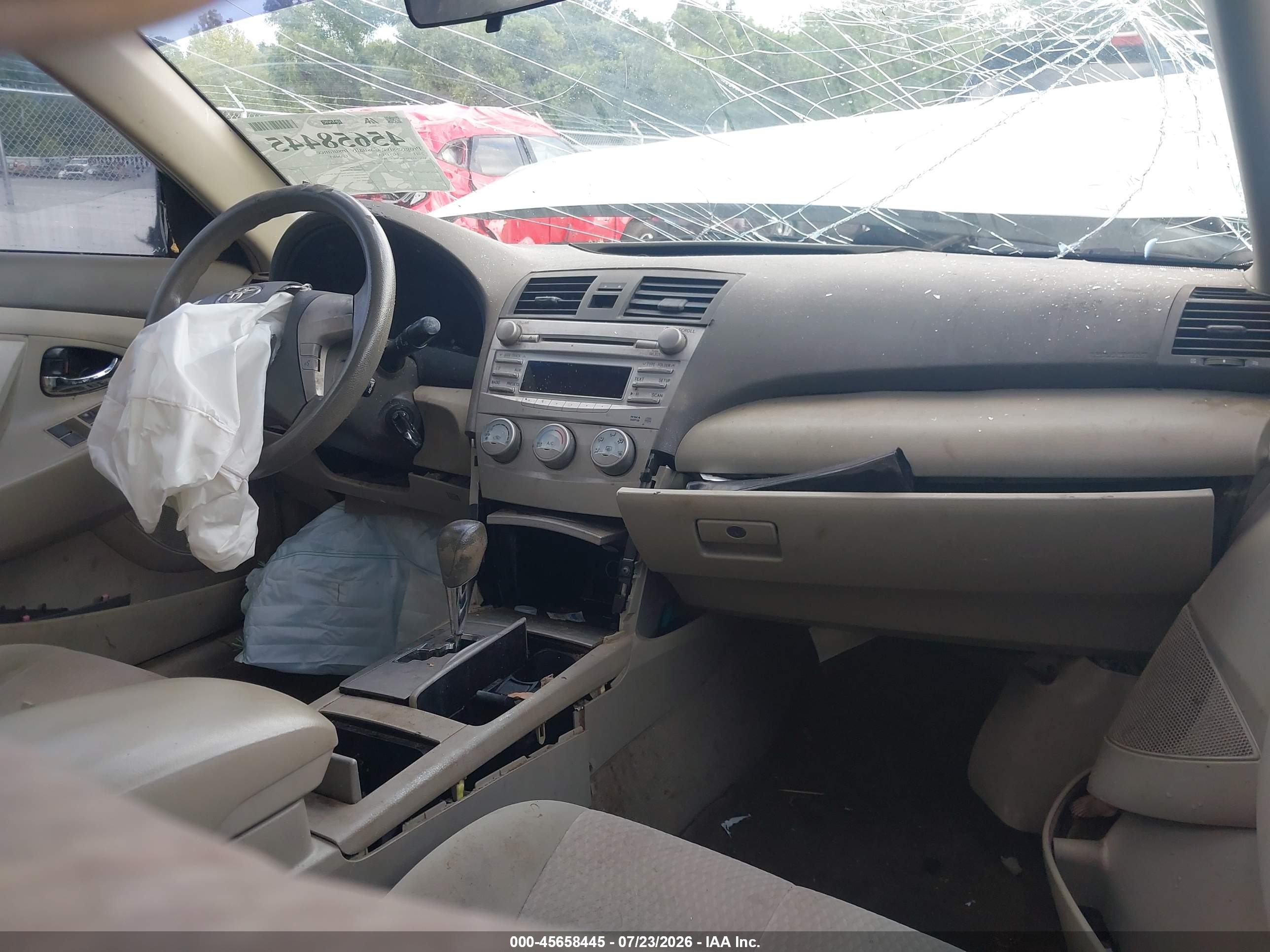 2011 Toyota Camry Le White vin: 4T1BF3EK5BU637007