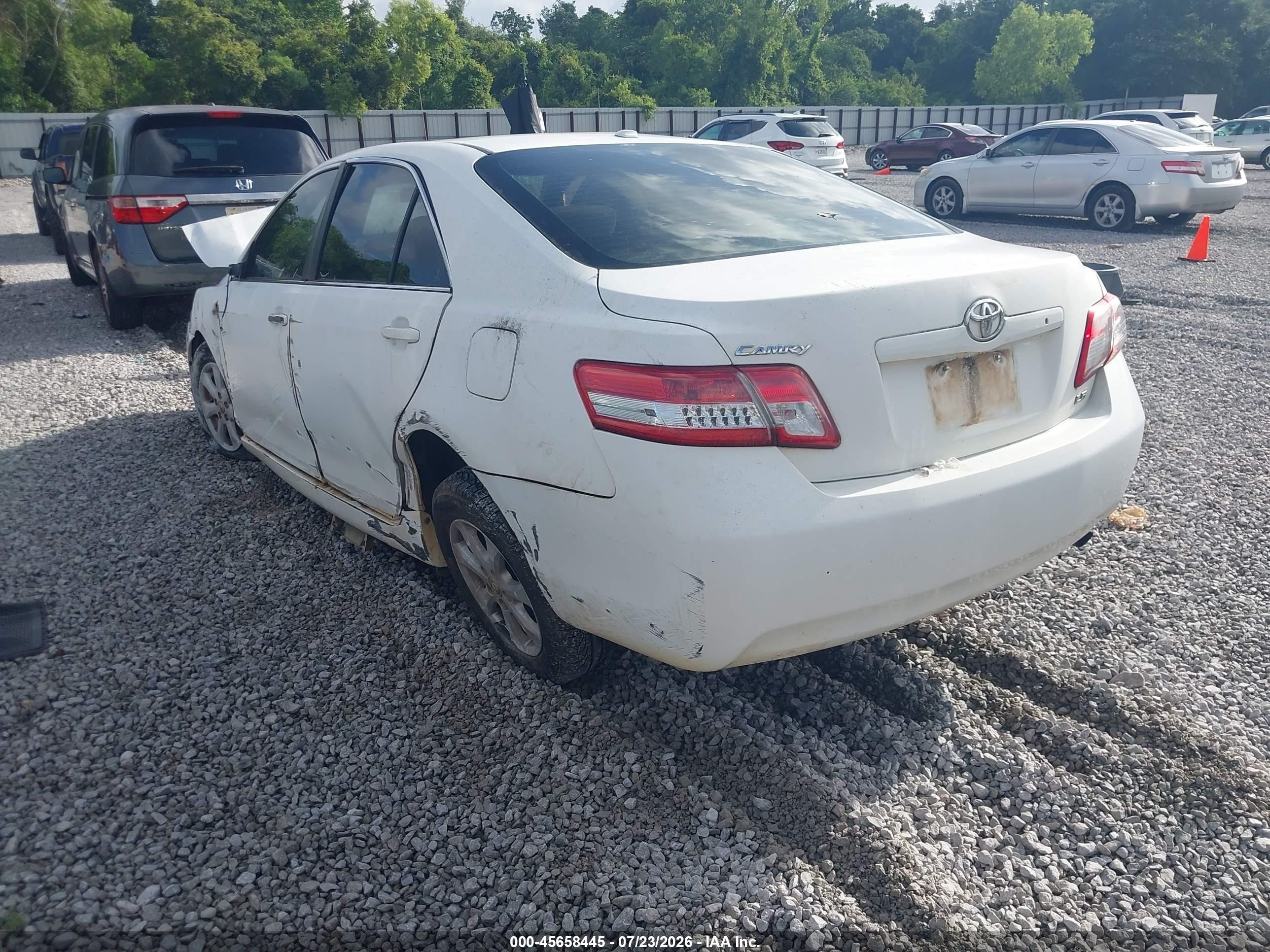 2011 Toyota Camry Le White vin: 4T1BF3EK5BU637007