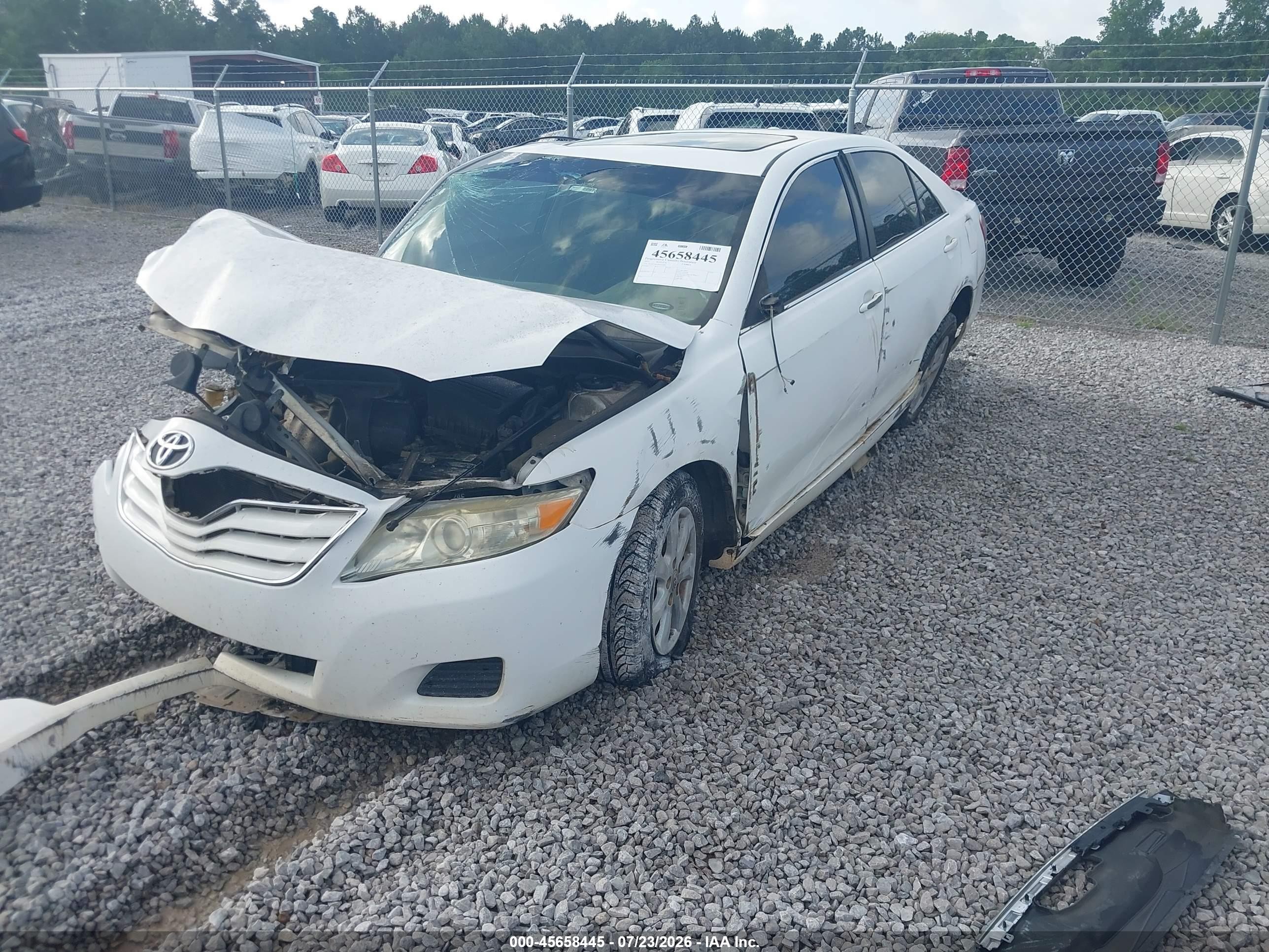2011 Toyota Camry Le White vin: 4T1BF3EK5BU637007