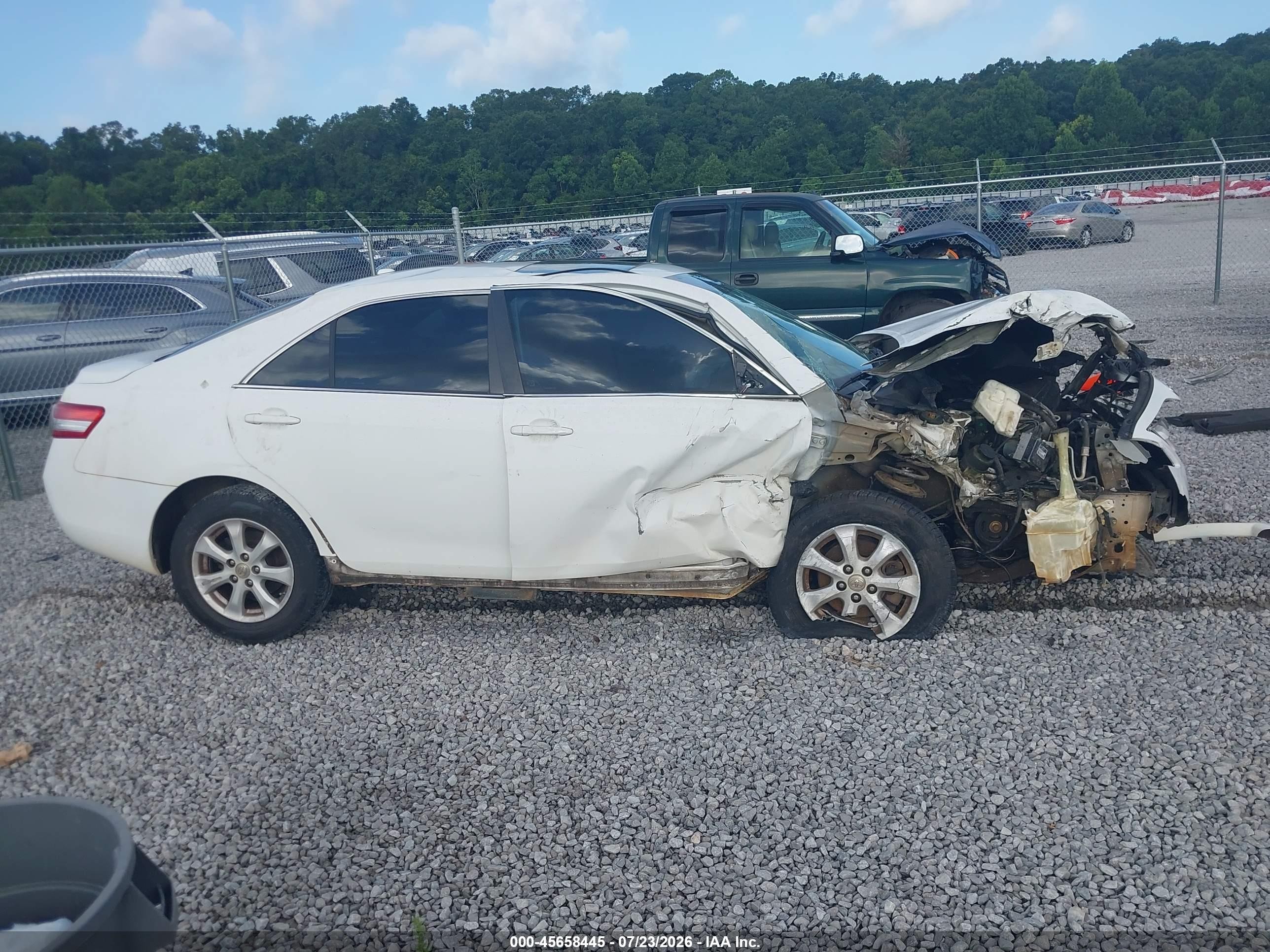 2011 Toyota Camry Le White vin: 4T1BF3EK5BU637007