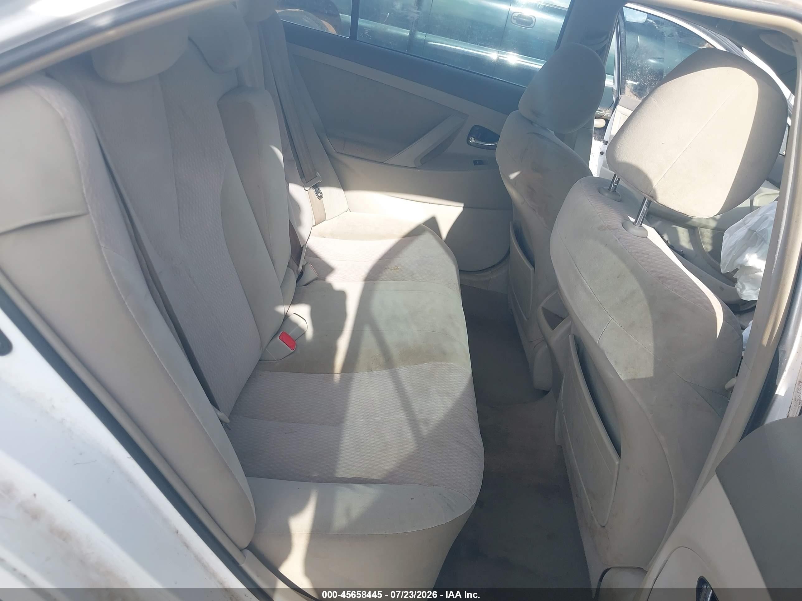 2011 Toyota Camry Le White vin: 4T1BF3EK5BU637007