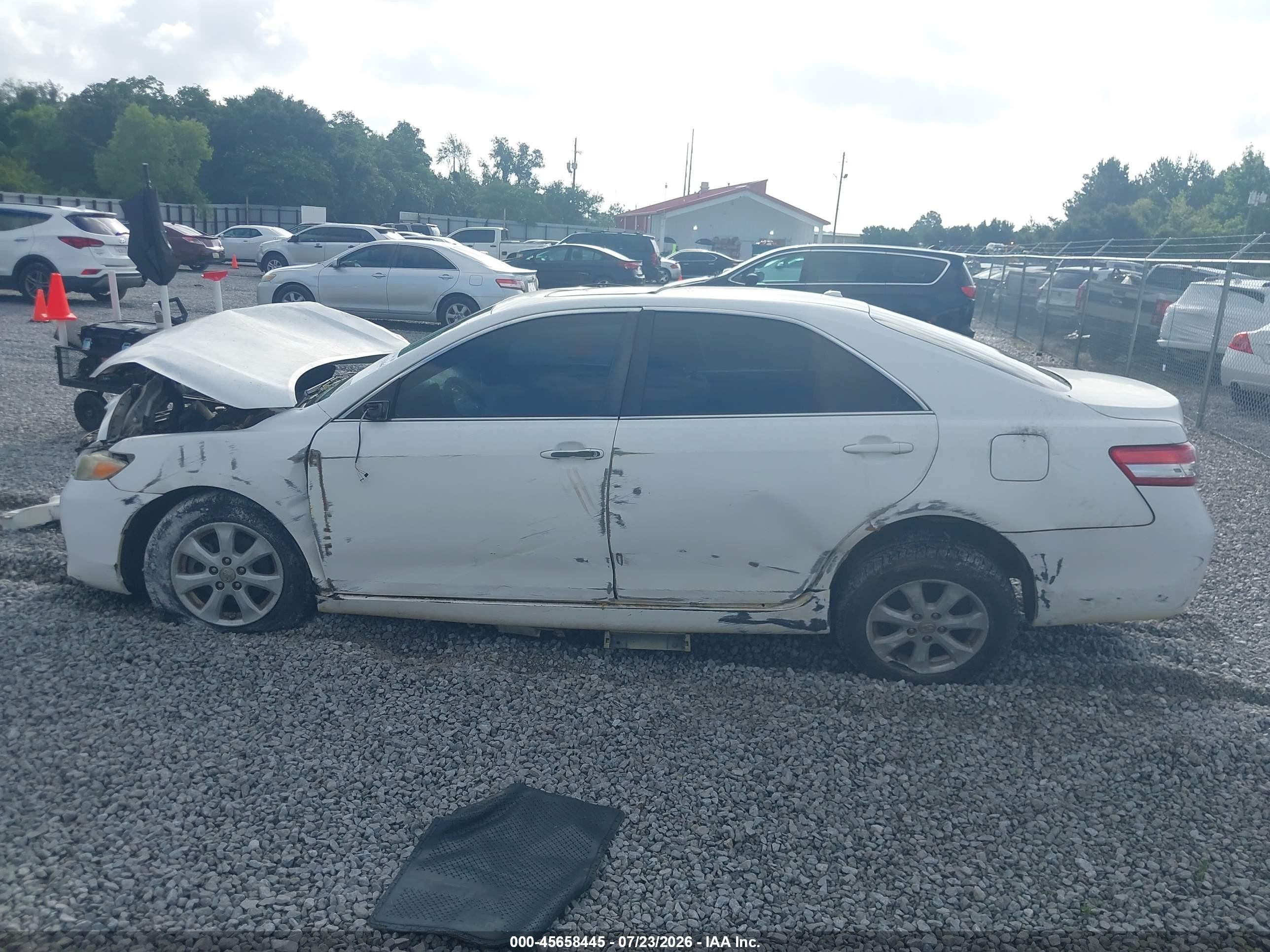 2011 Toyota Camry Le White vin: 4T1BF3EK5BU637007