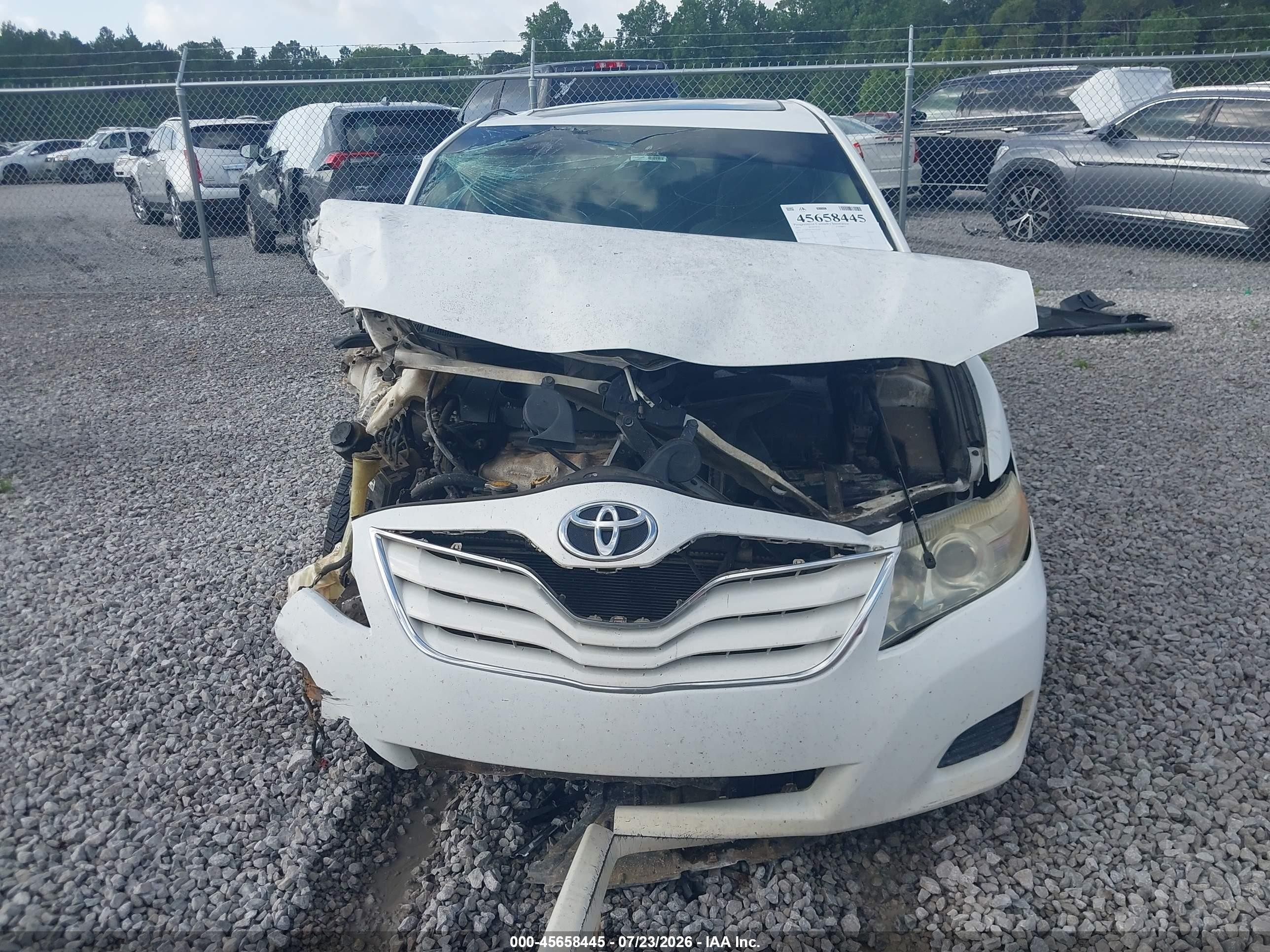 2011 Toyota Camry Le White vin: 4T1BF3EK5BU637007