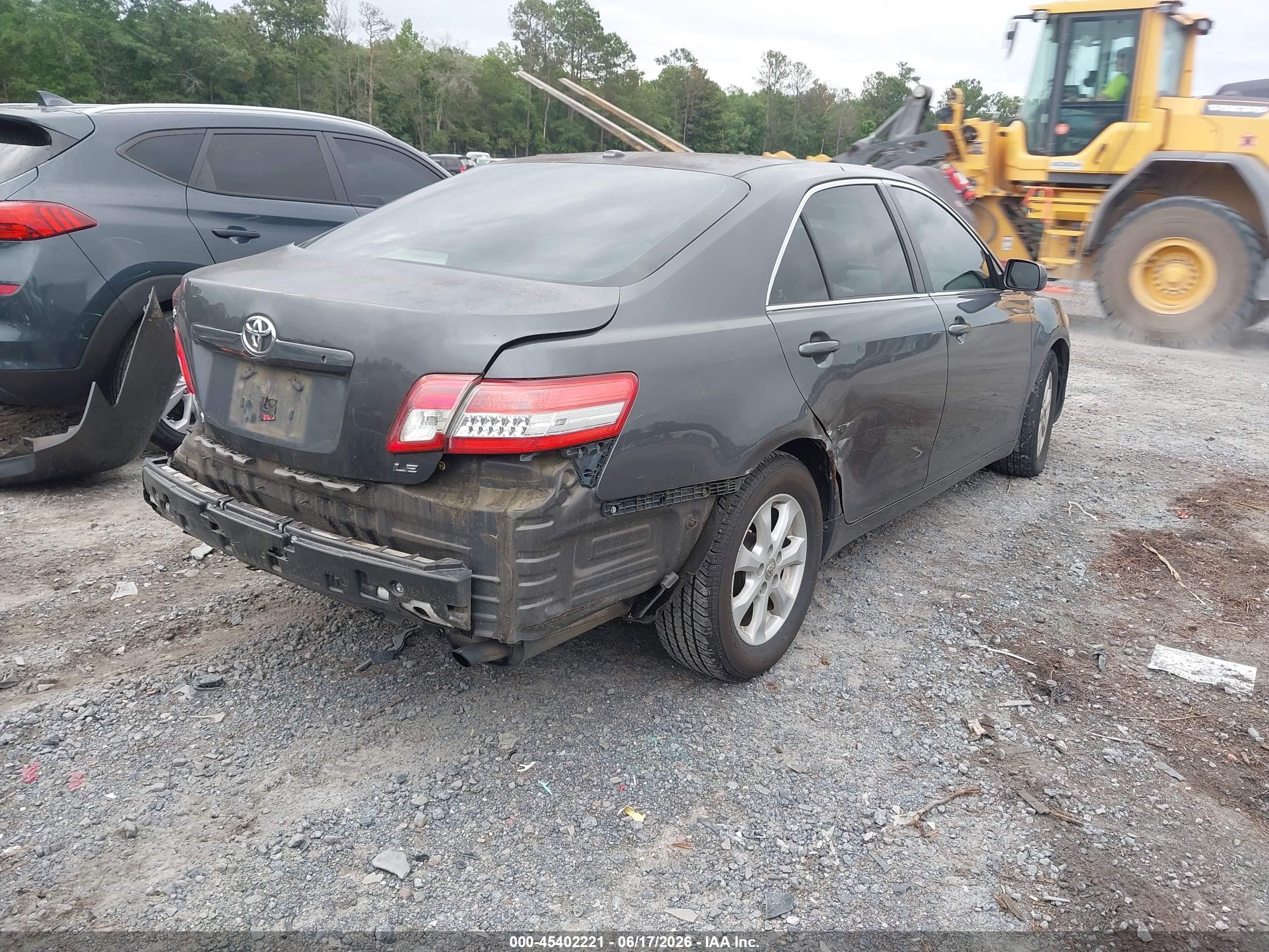 2011 Toyota Camry Le Gray vin: 4T1BF3EK5BU646192