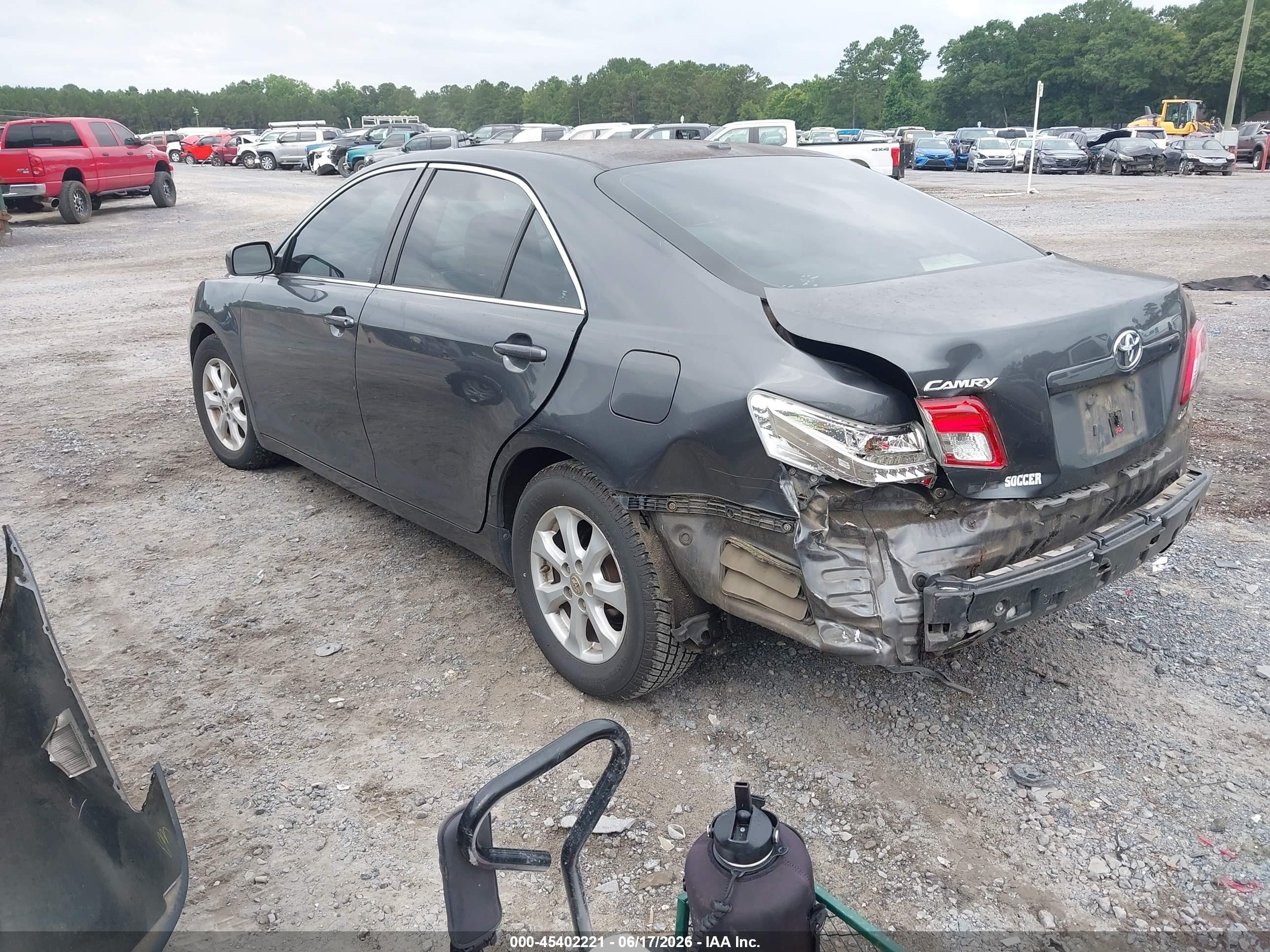 2011 Toyota Camry Le Gray vin: 4T1BF3EK5BU646192