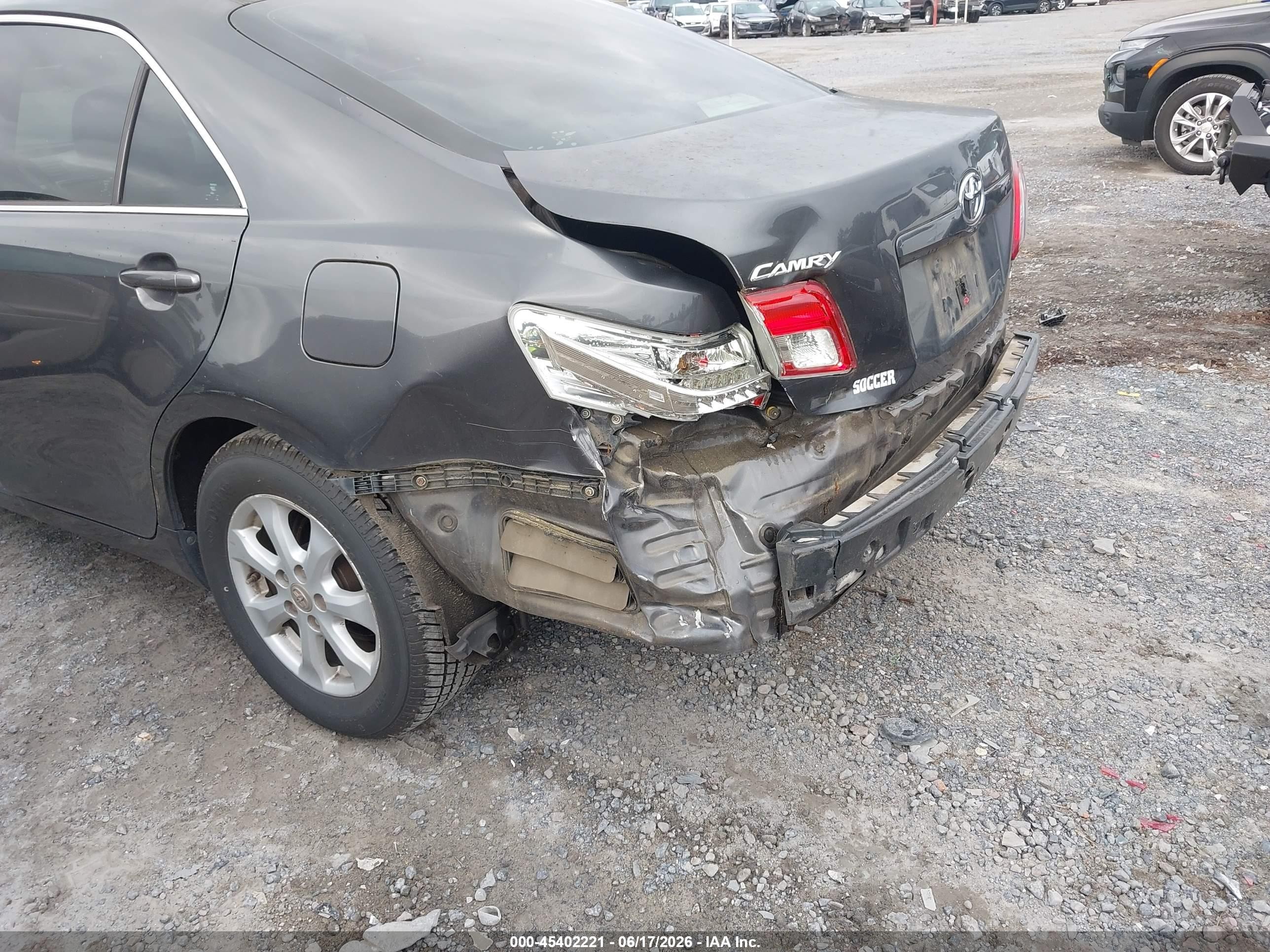 2011 Toyota Camry Le Gray vin: 4T1BF3EK5BU646192